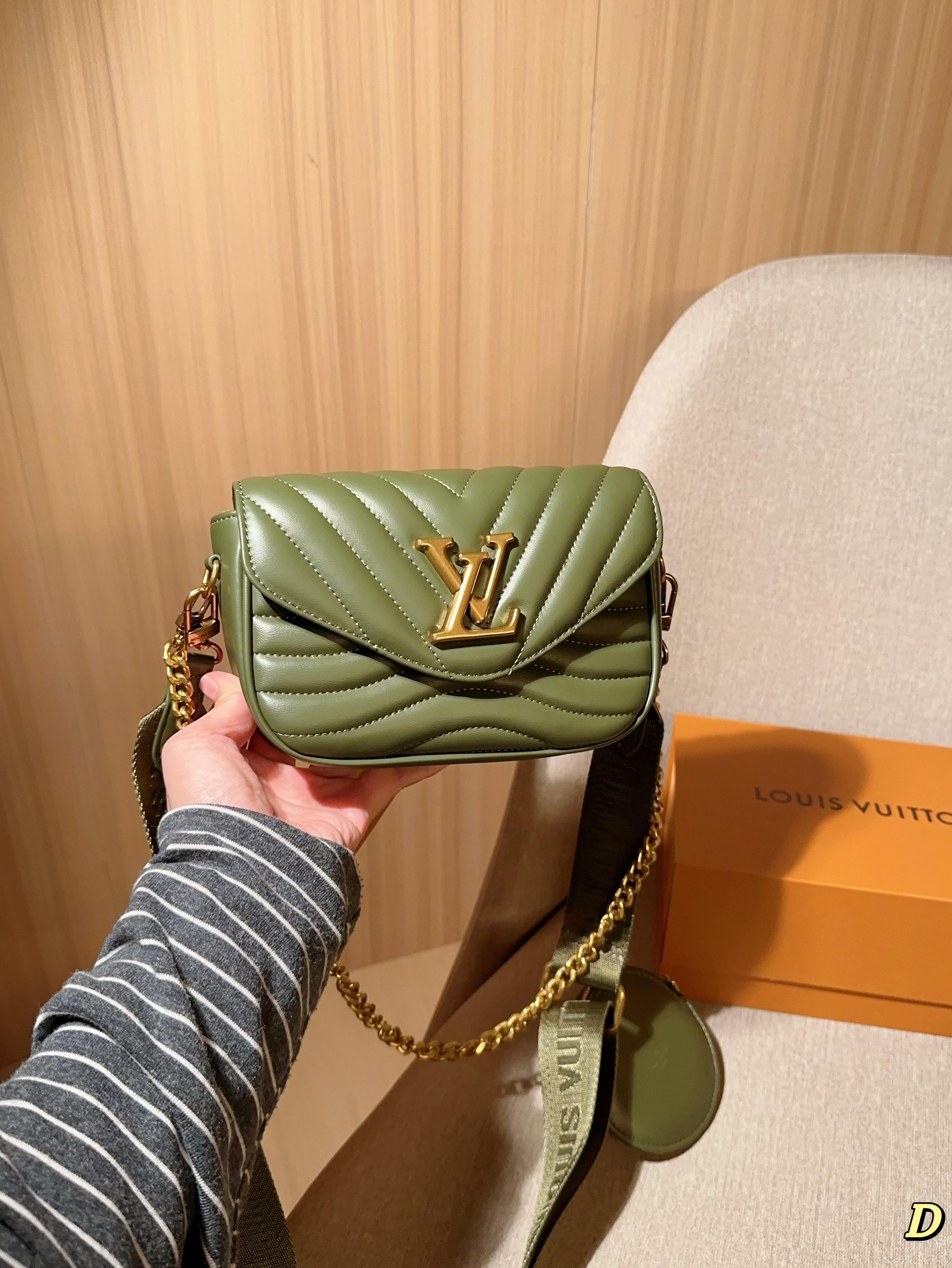 LV / Louis Vuitton NEW WAVE single shoulder crossbody bag