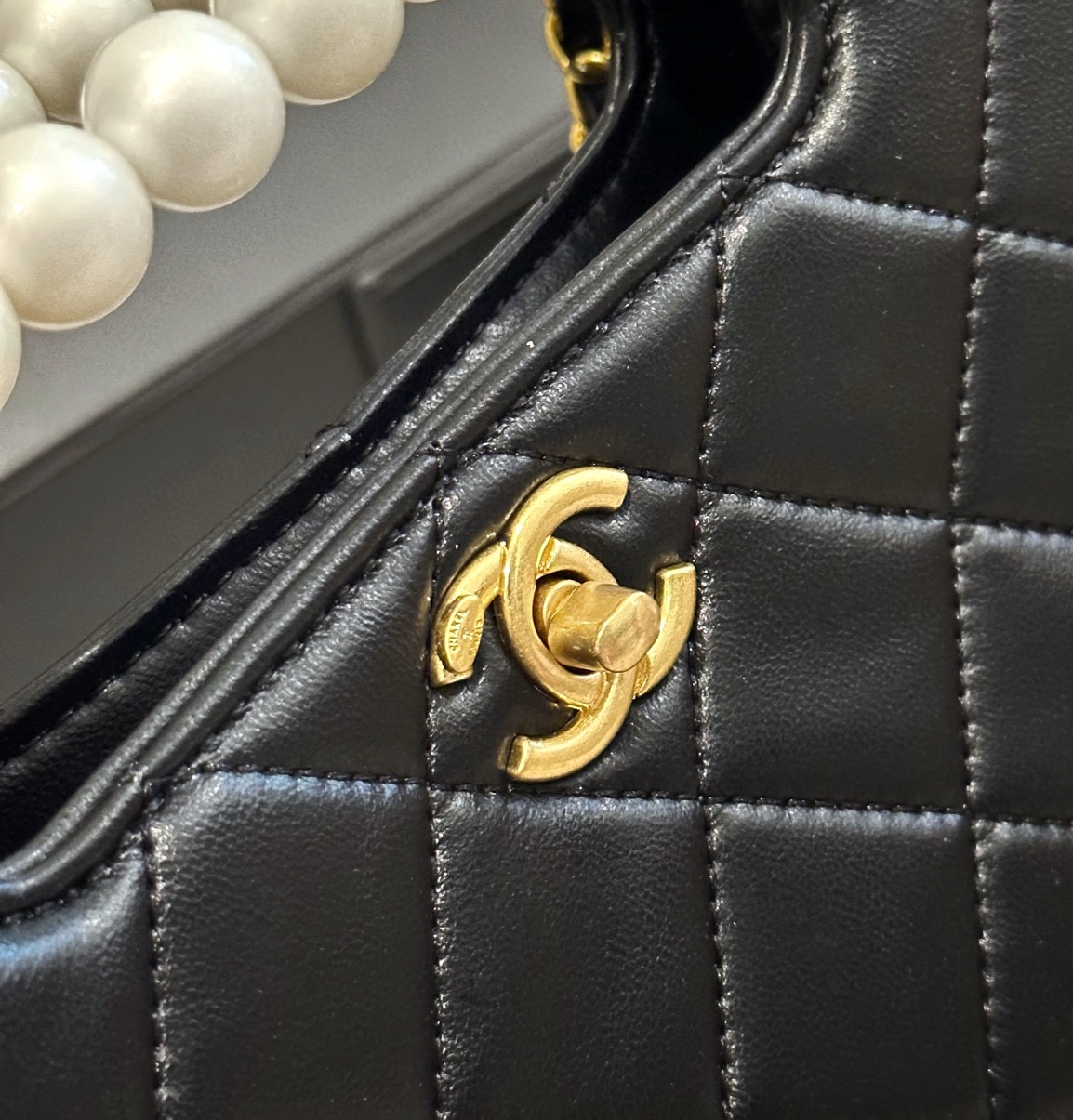 Chanel 25P pearl handle bag