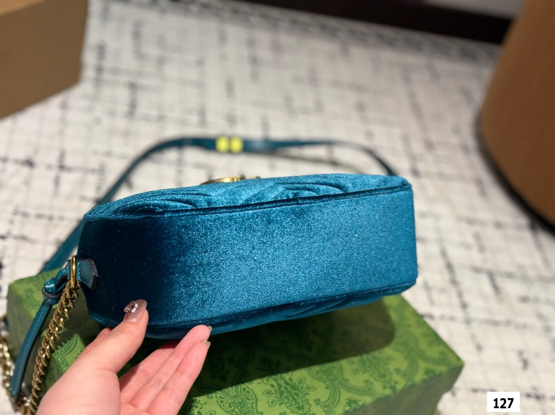 GUCCI velvet camera bag