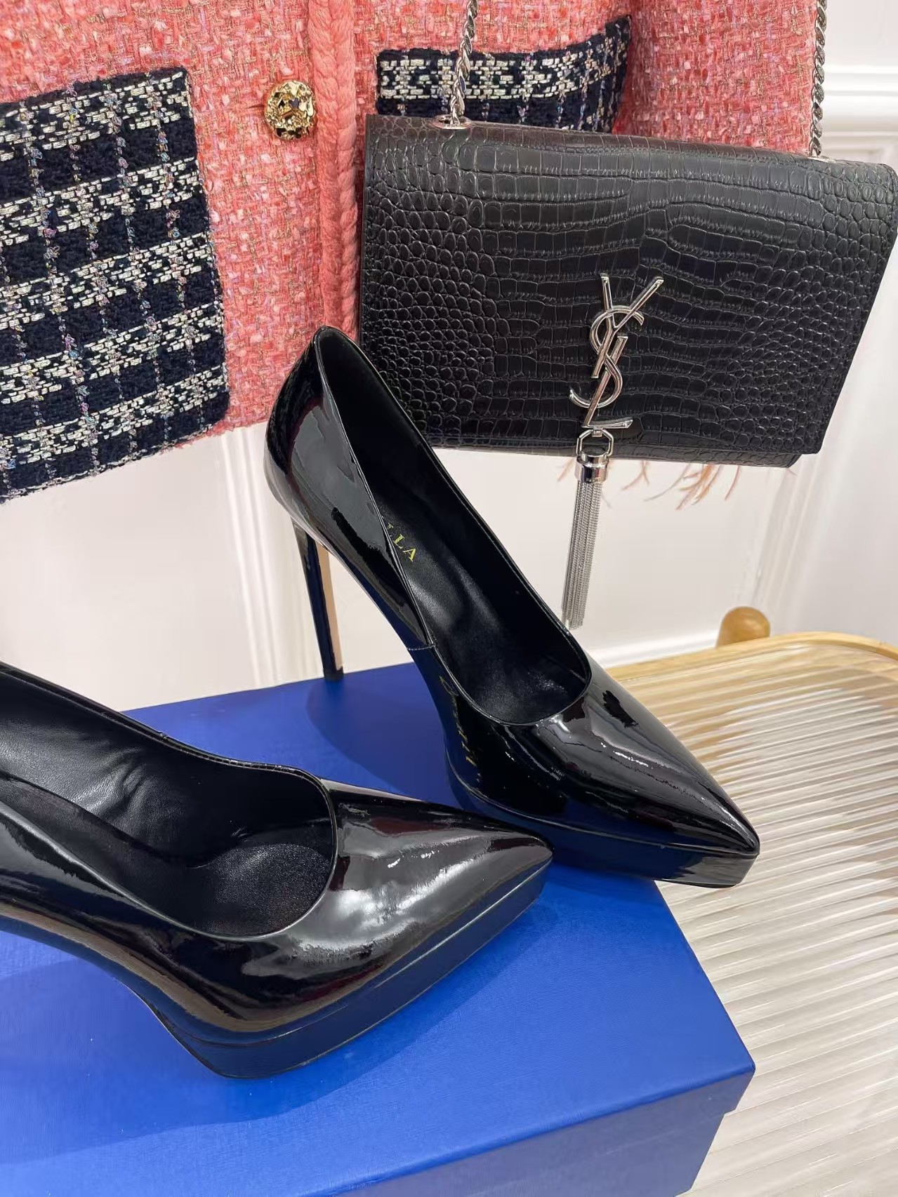 Lesilla pointy high-heeled shoes