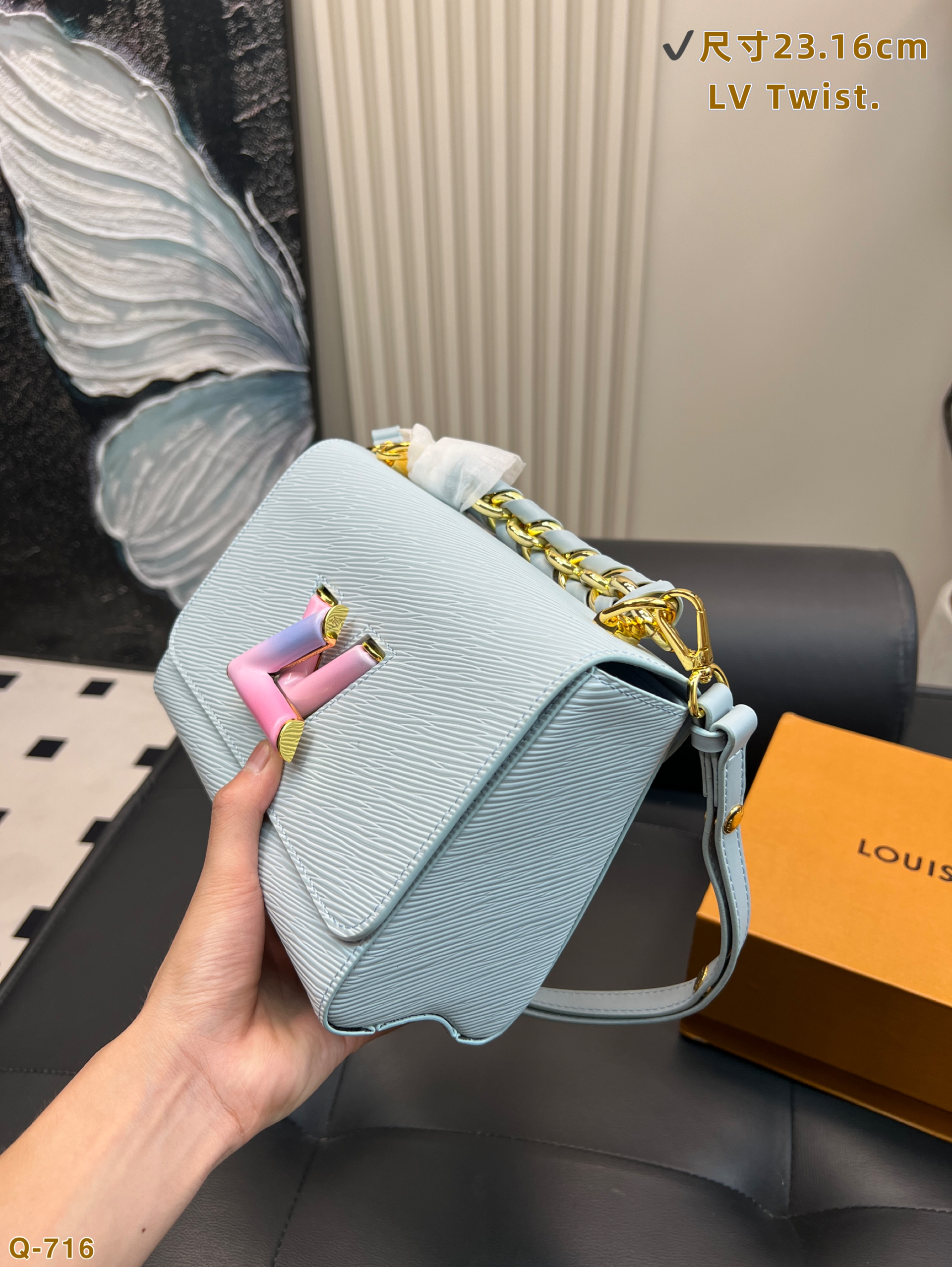 Louis Vuitton twist chain bag