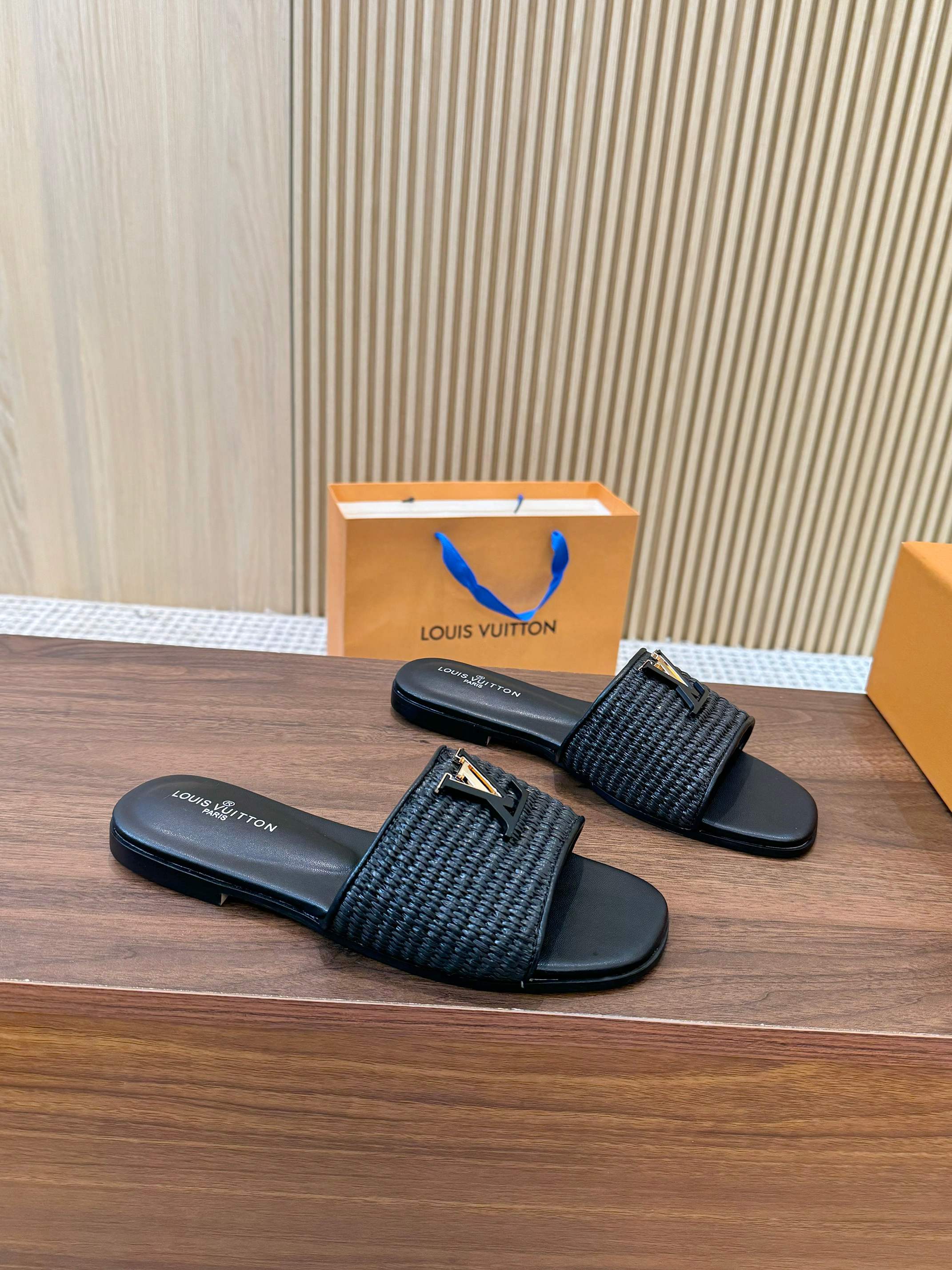 LV Knitted flat-bottomed women's slippers Sandals