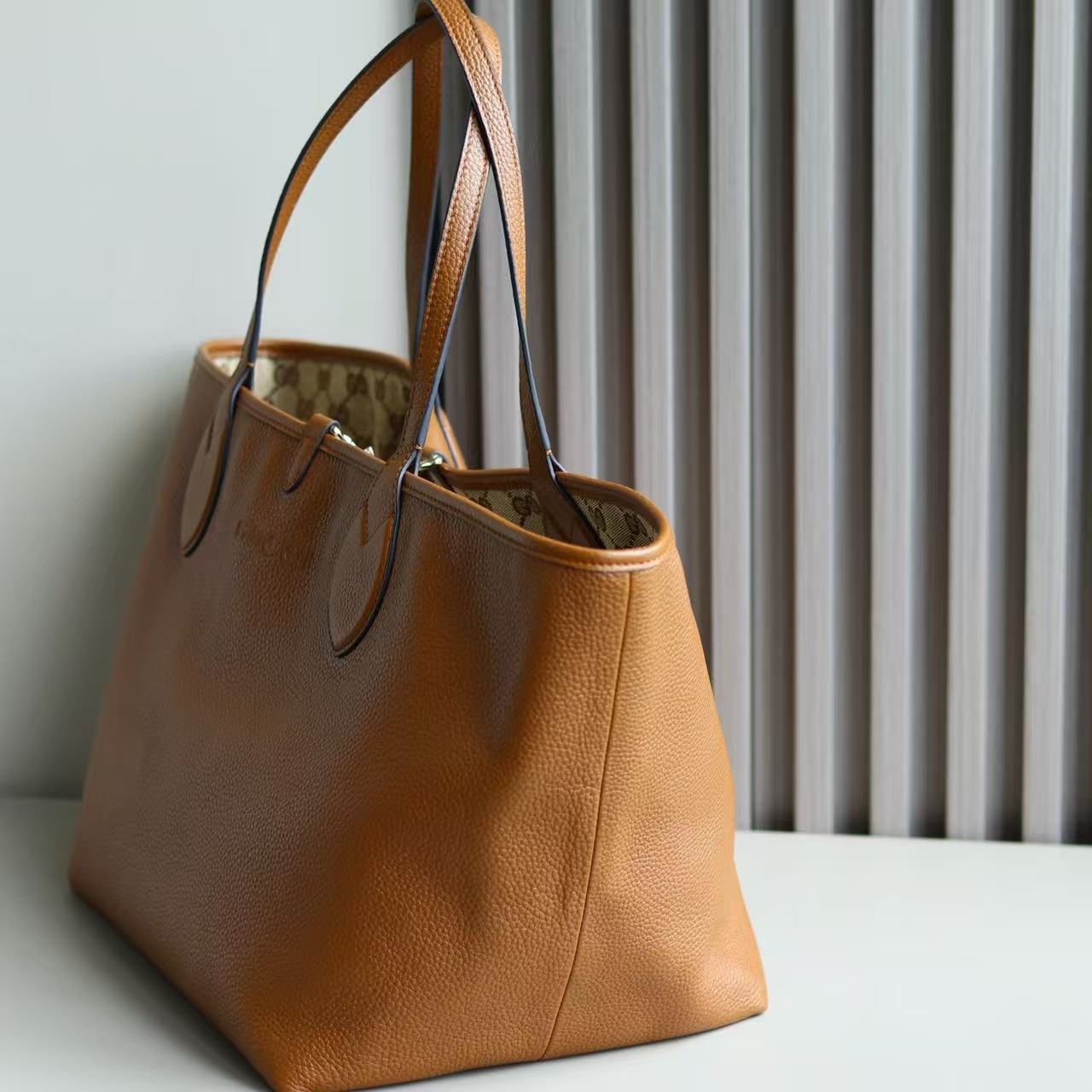 Top version Gucci Totissima double-sided tote bag