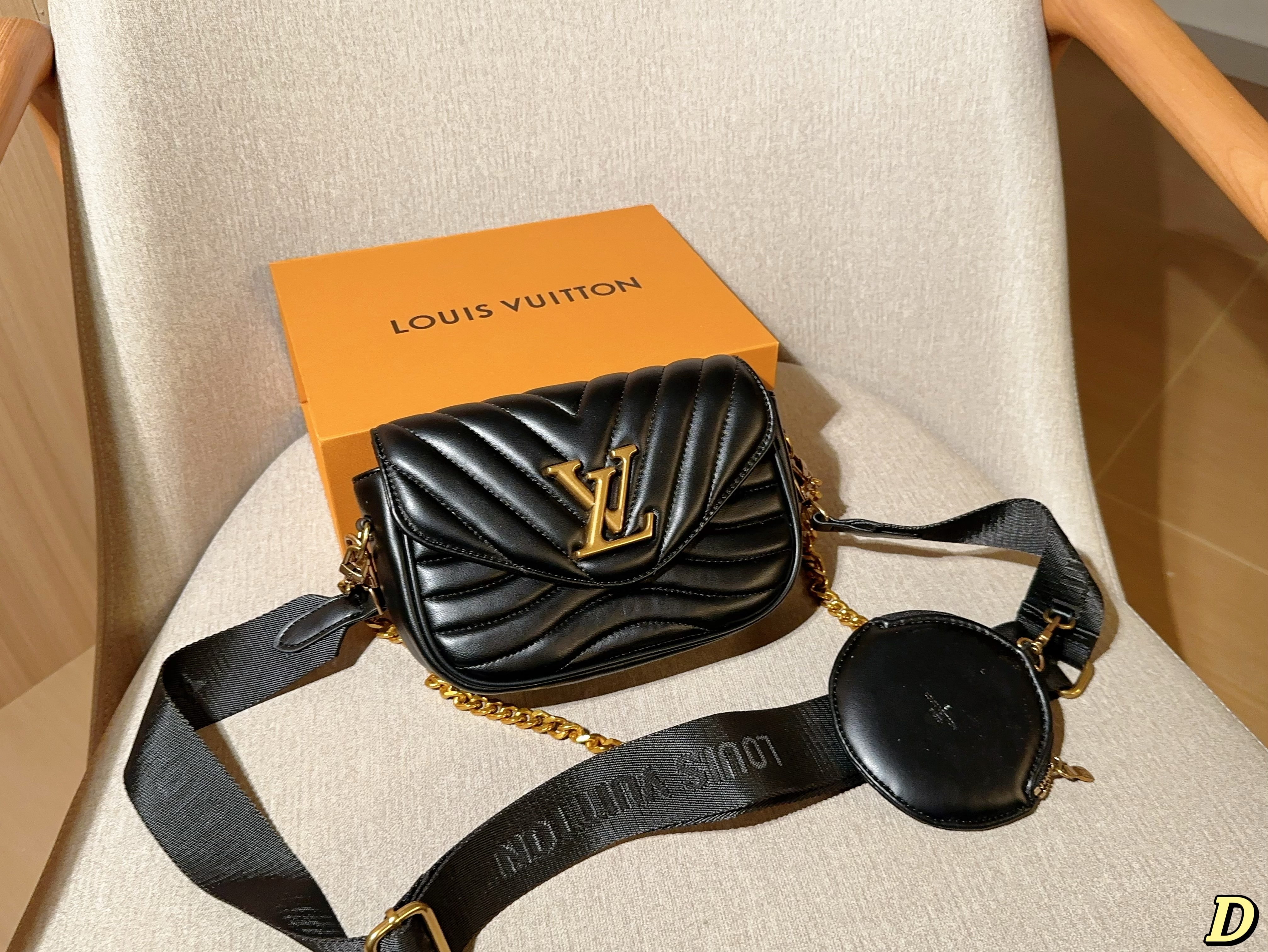 LV / Louis Vuitton NEW WAVE single shoulder crossbody bag