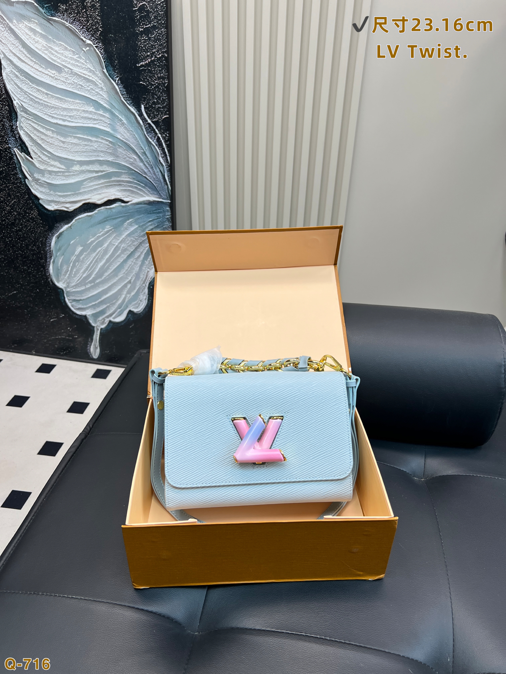 Louis Vuitton twist chain bag