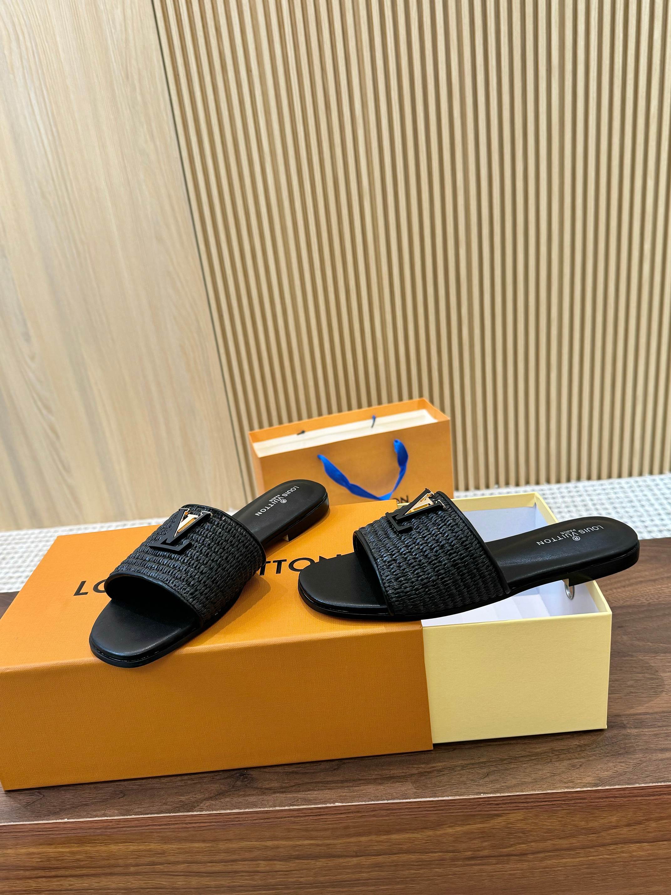 LV Knitted flat-bottomed women's slippers Sandals