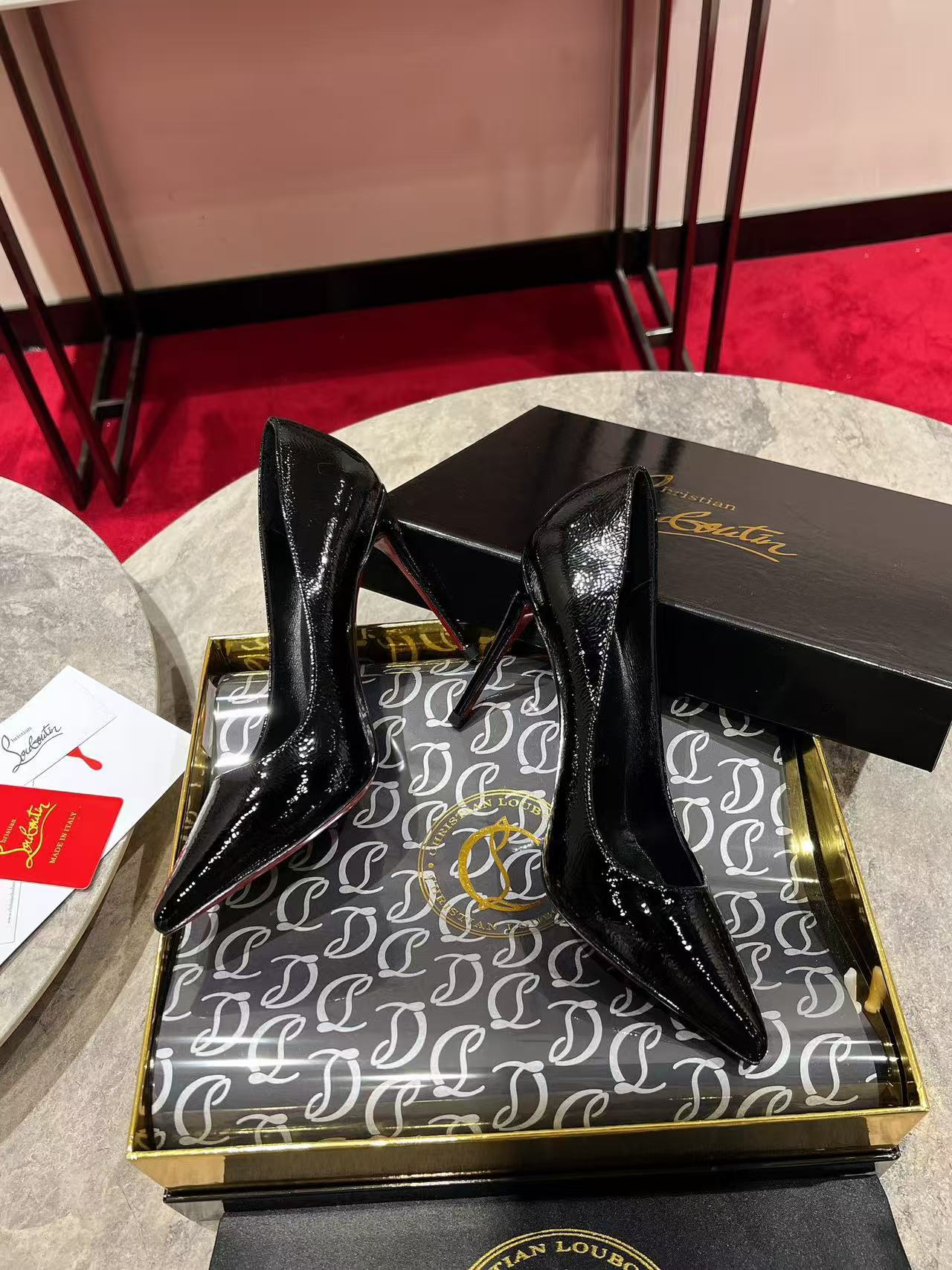 CL Red-soled high heels