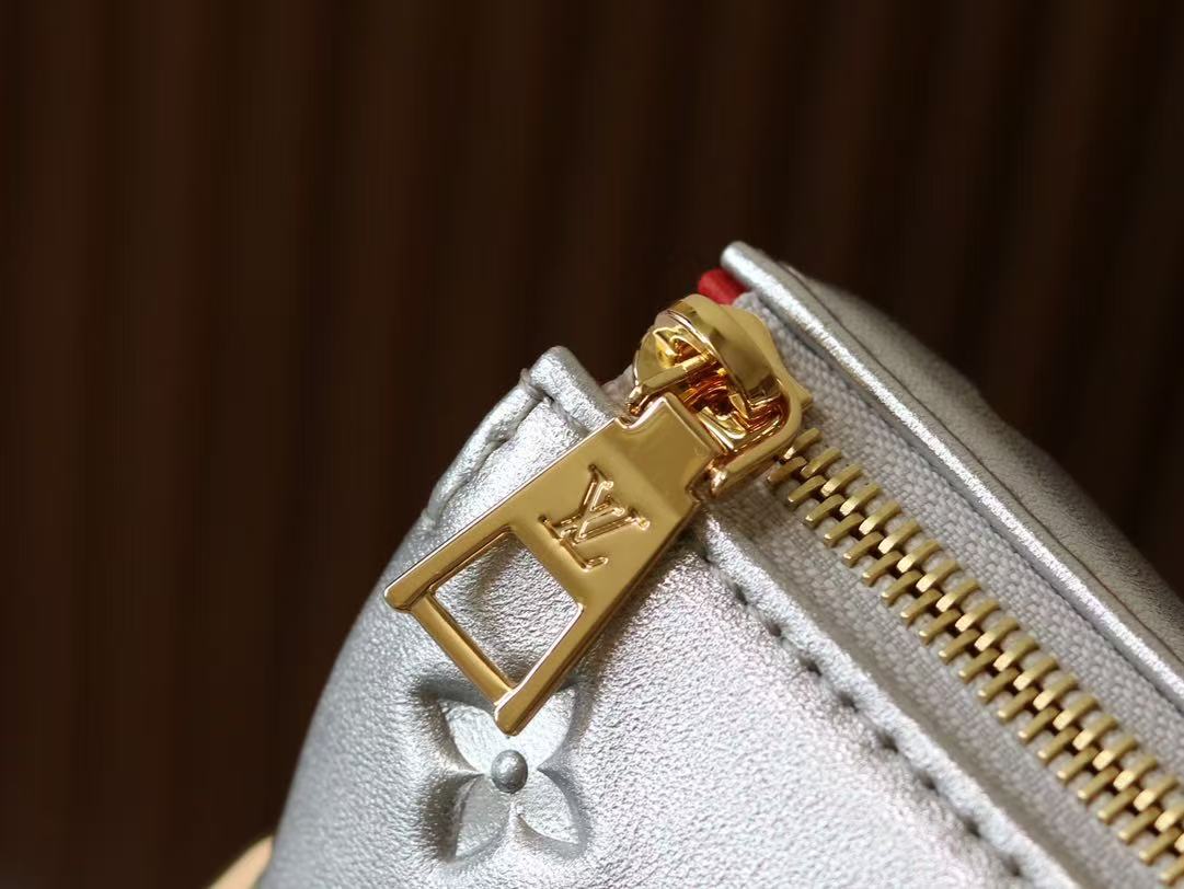 Top version LV Coussin monogram bag