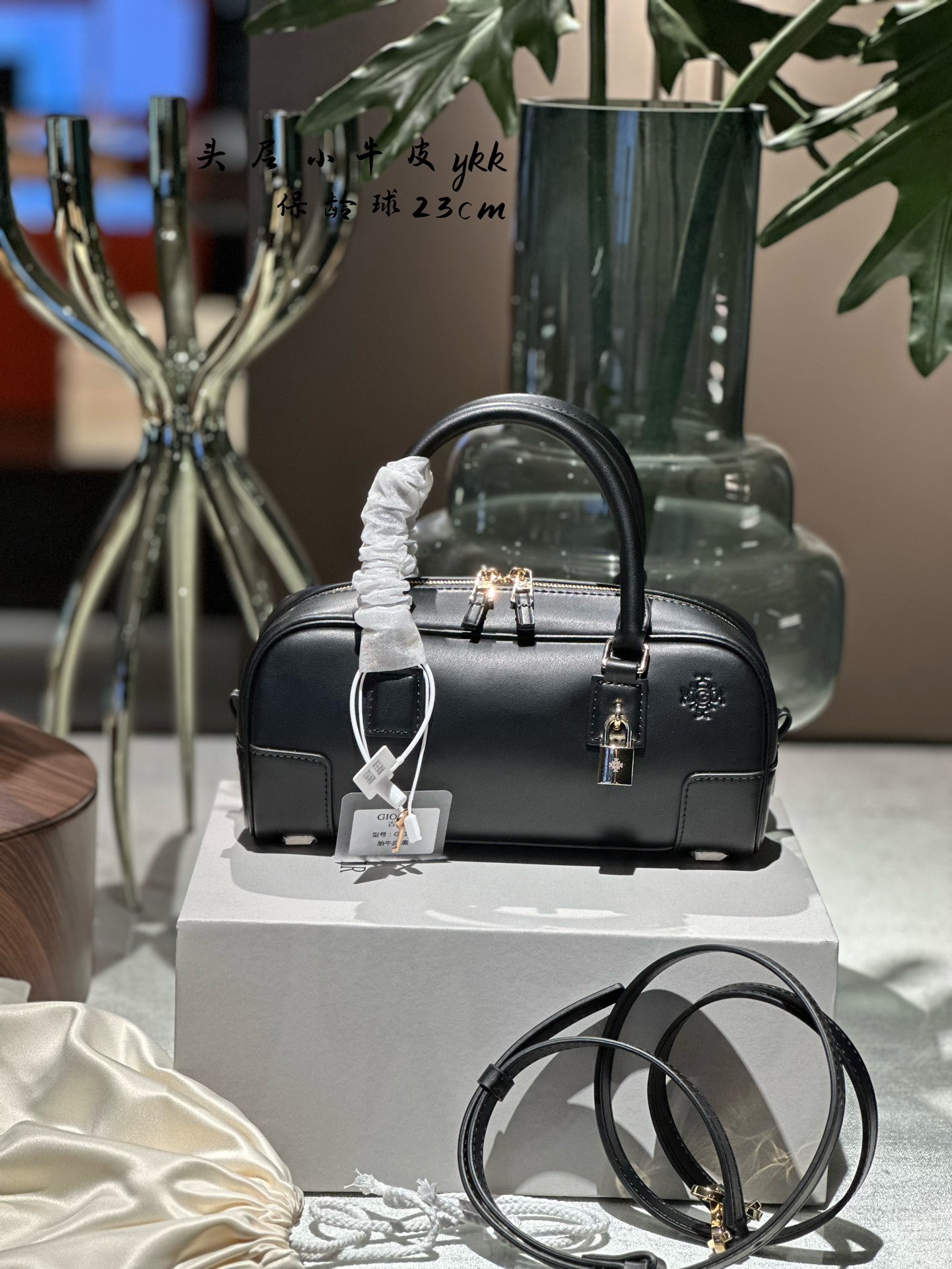 LOEWE Amazona bowling bag