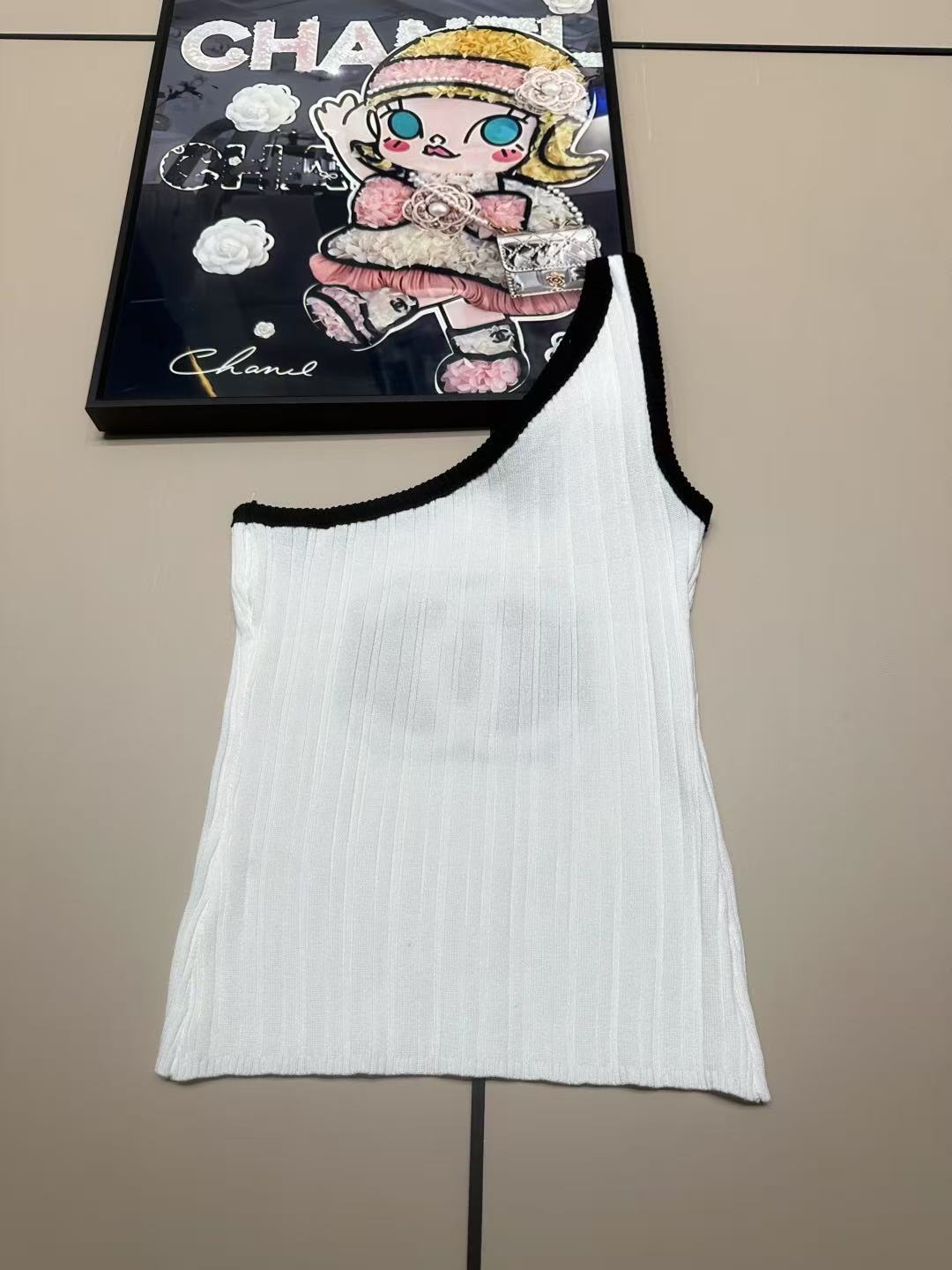 Chanel single-shoulder vest
