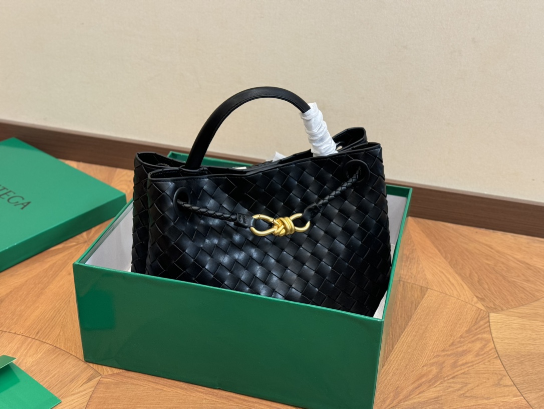 BV Knitted Shopping Bag