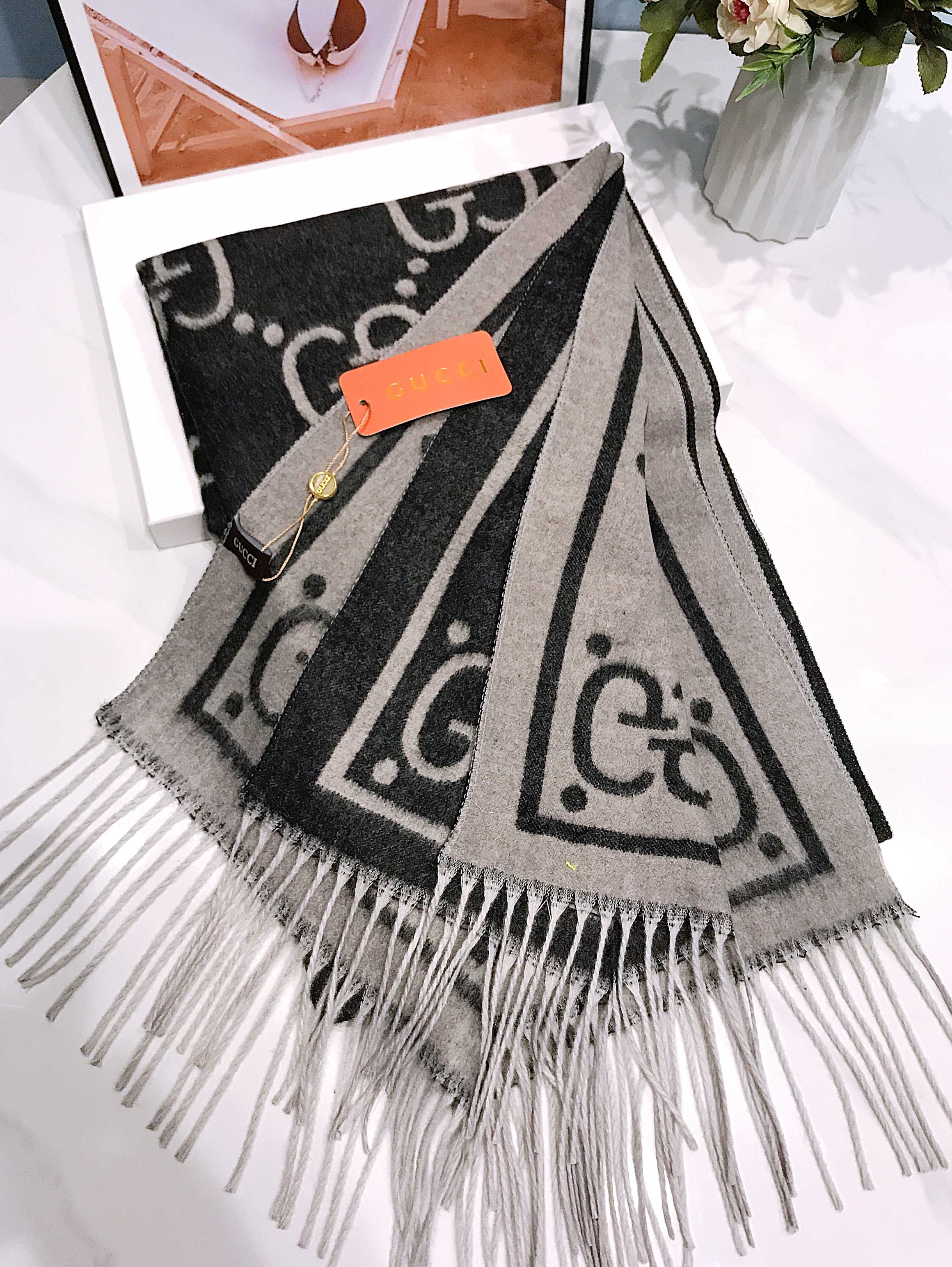 Gucci Cowl classic double-sided soft