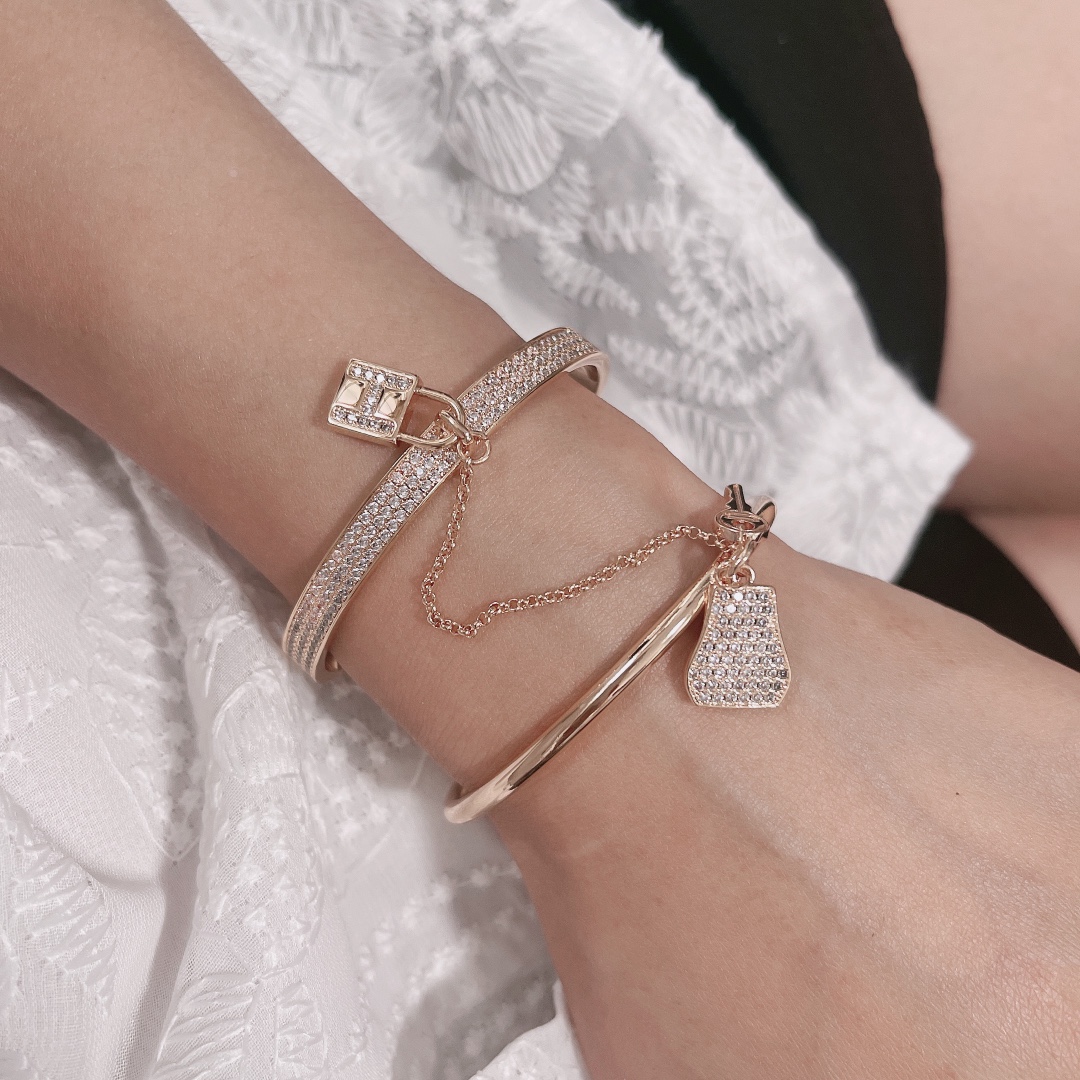 Hermes H bracelet full of diamonds