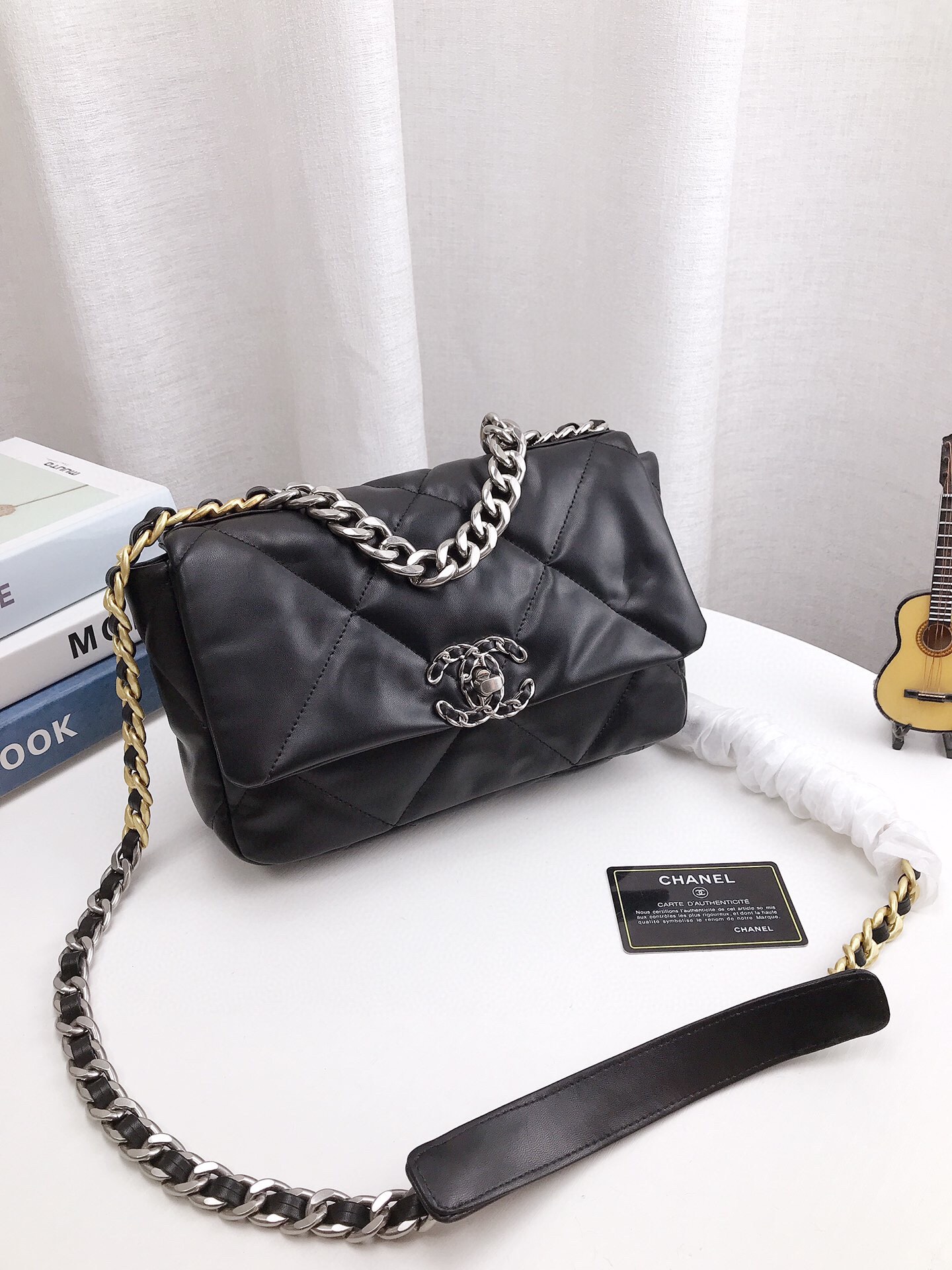 Chanel19 chain crossbody bag 25cm