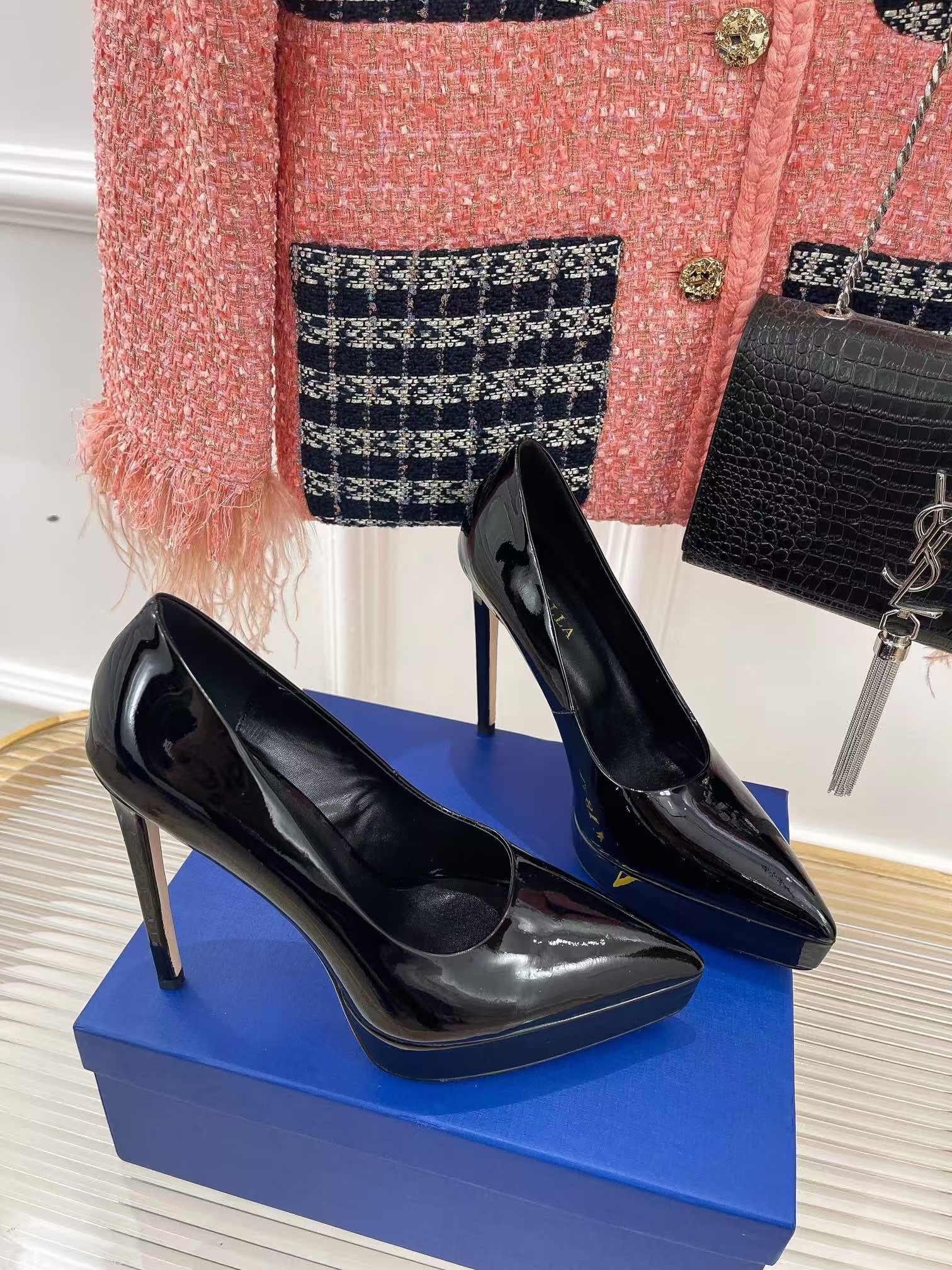 Lesilla pointy high-heeled shoes