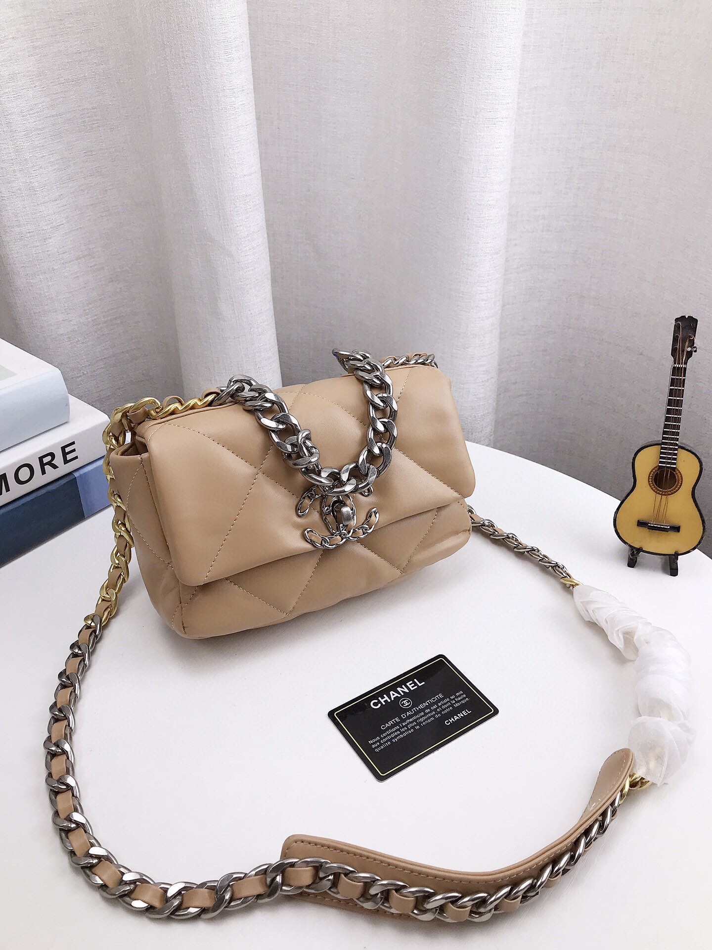 Chanel19 chain crossbody bag 20cm