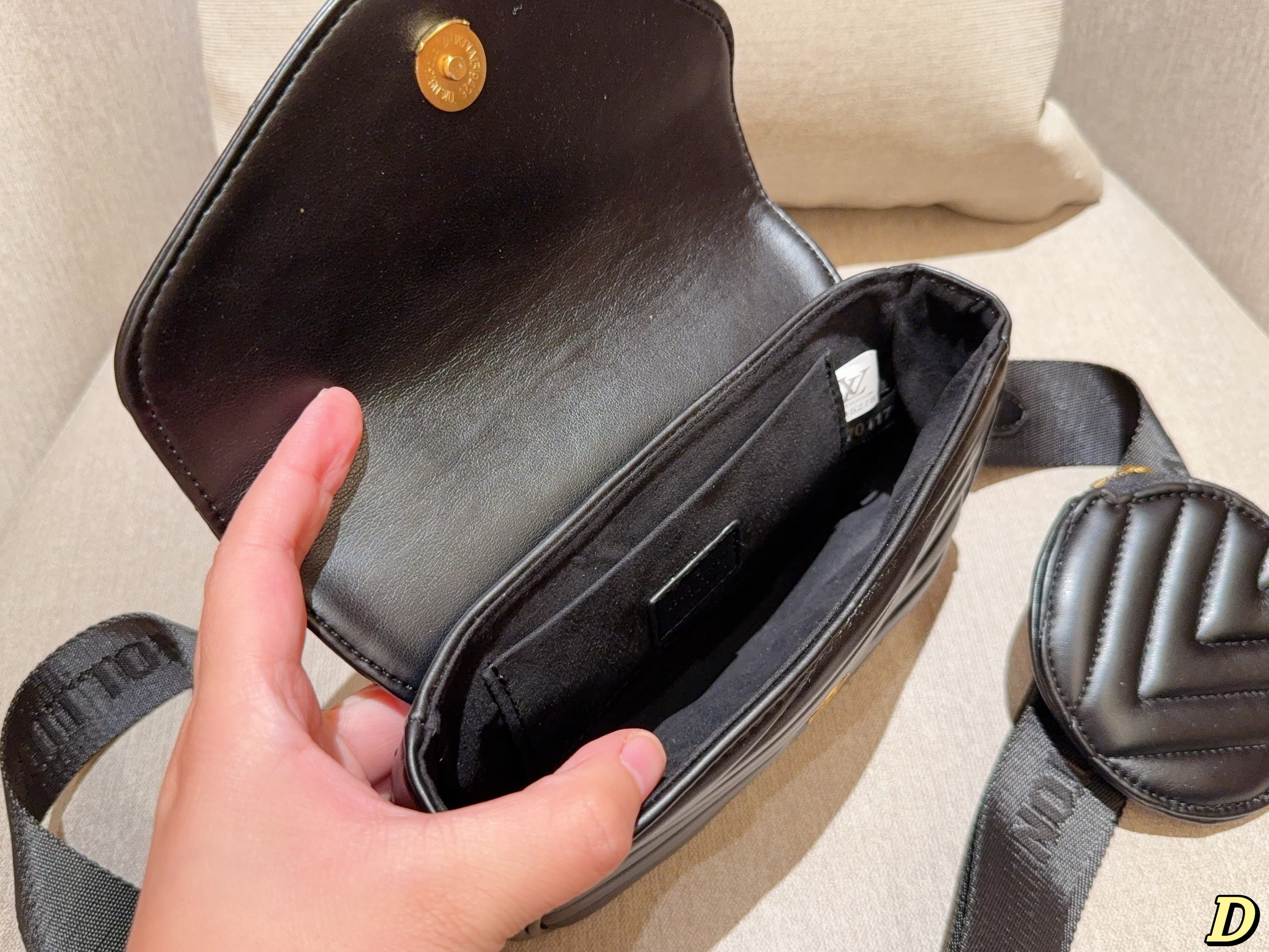 LV / Louis Vuitton NEW WAVE single shoulder crossbody bag