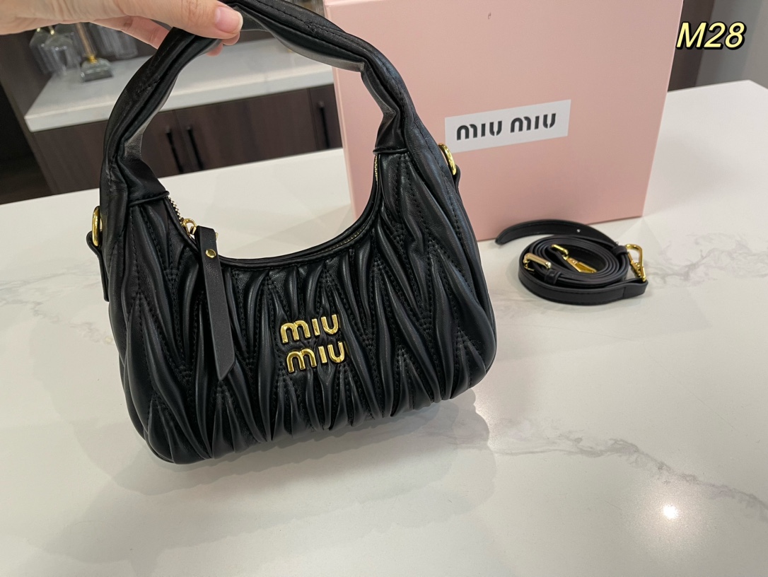 miumiu hobo Hand-held pleated bag
