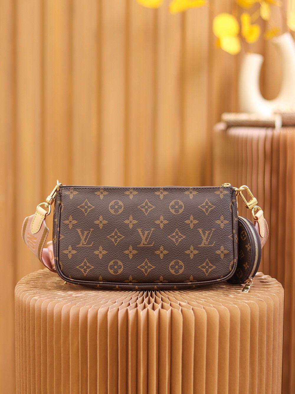 TOP version LV multi pochette leather bag