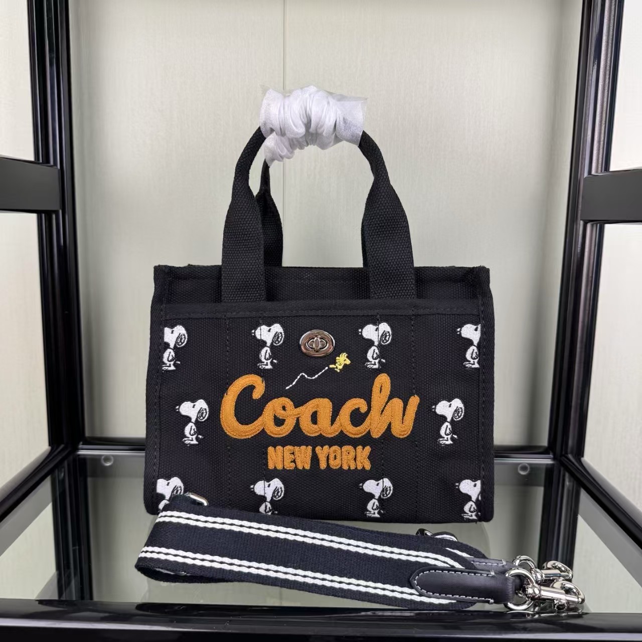 Coach CBF70 Snoopy embroider tote bag