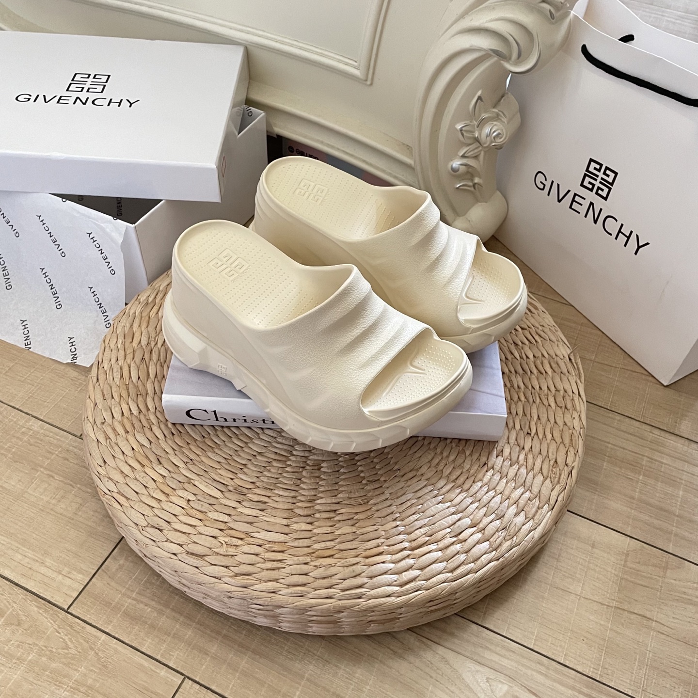 GIVENCHY Marshmallow Slides Thick-Sole Slides Wedge Heel Slides Thick-Sole