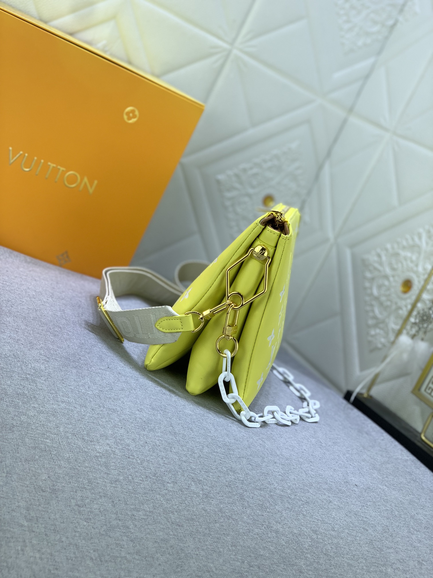 LV Coussin shoulder chain handbag