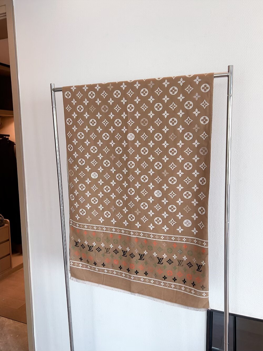 LV Louis Vuitton high-end scarf