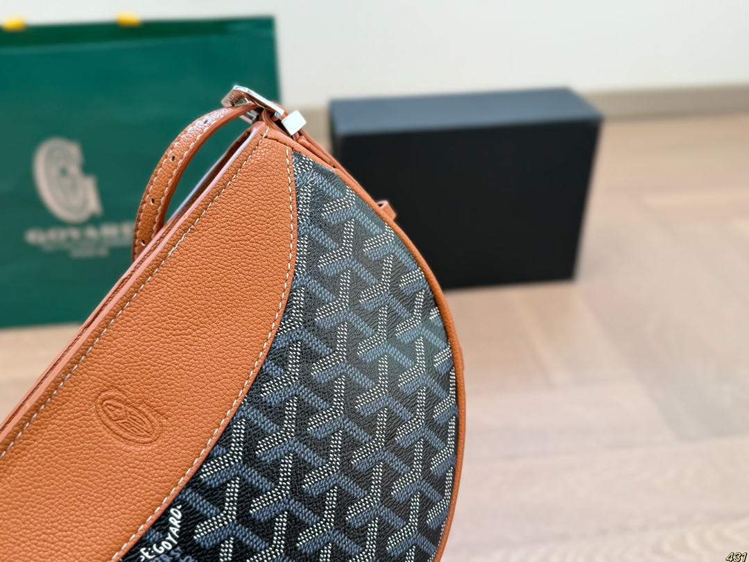 Goyard armpit bag