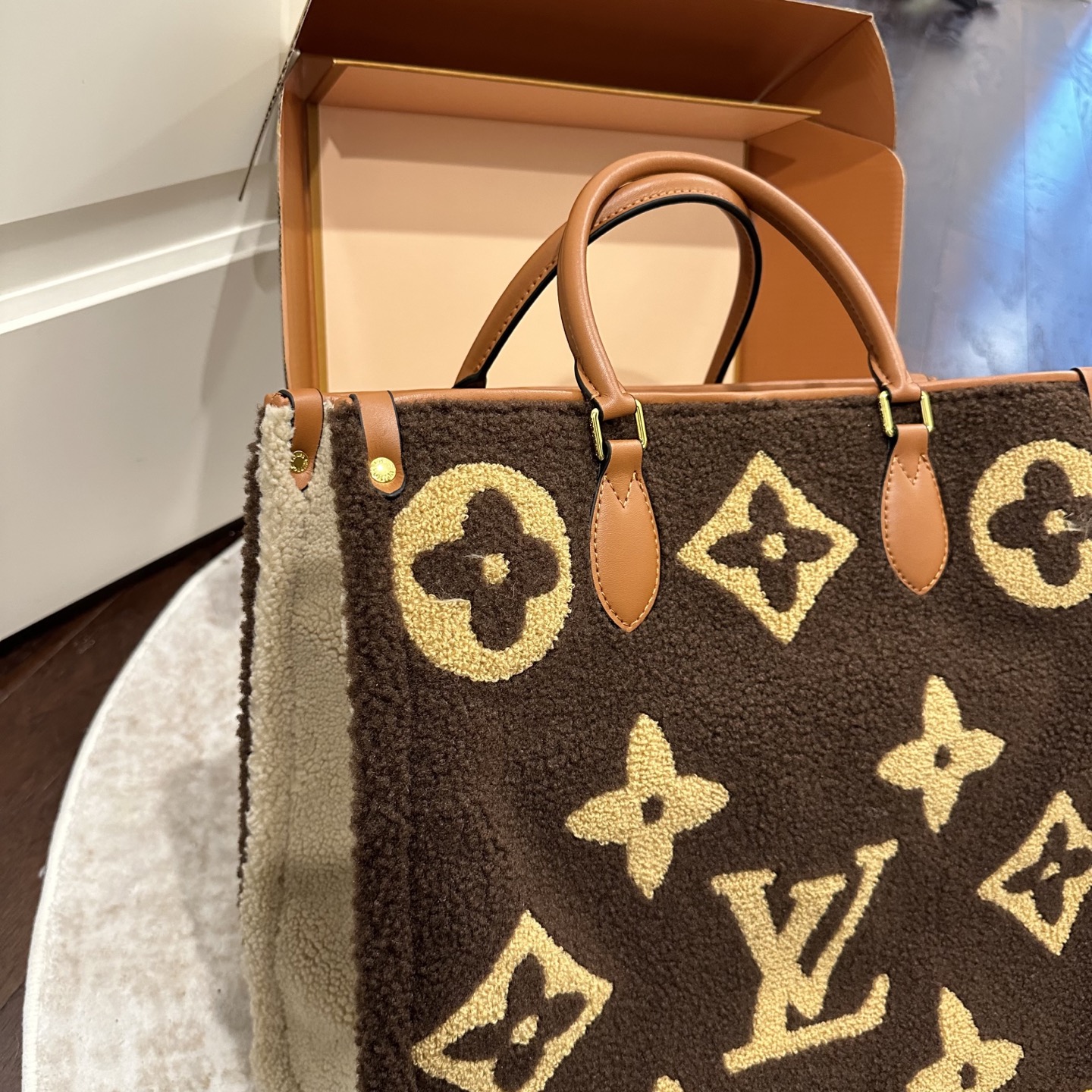 LV  Monogram  onthego bag