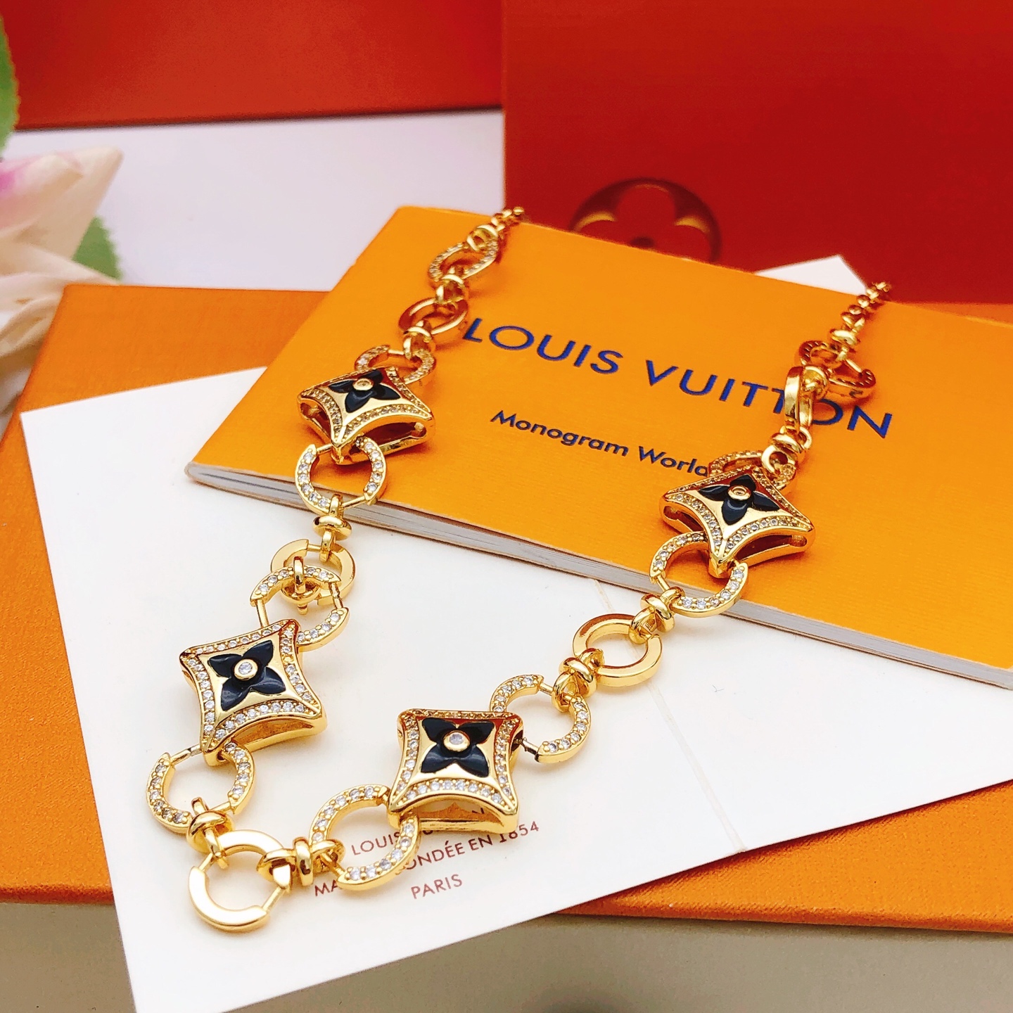 LV black diamond necklace