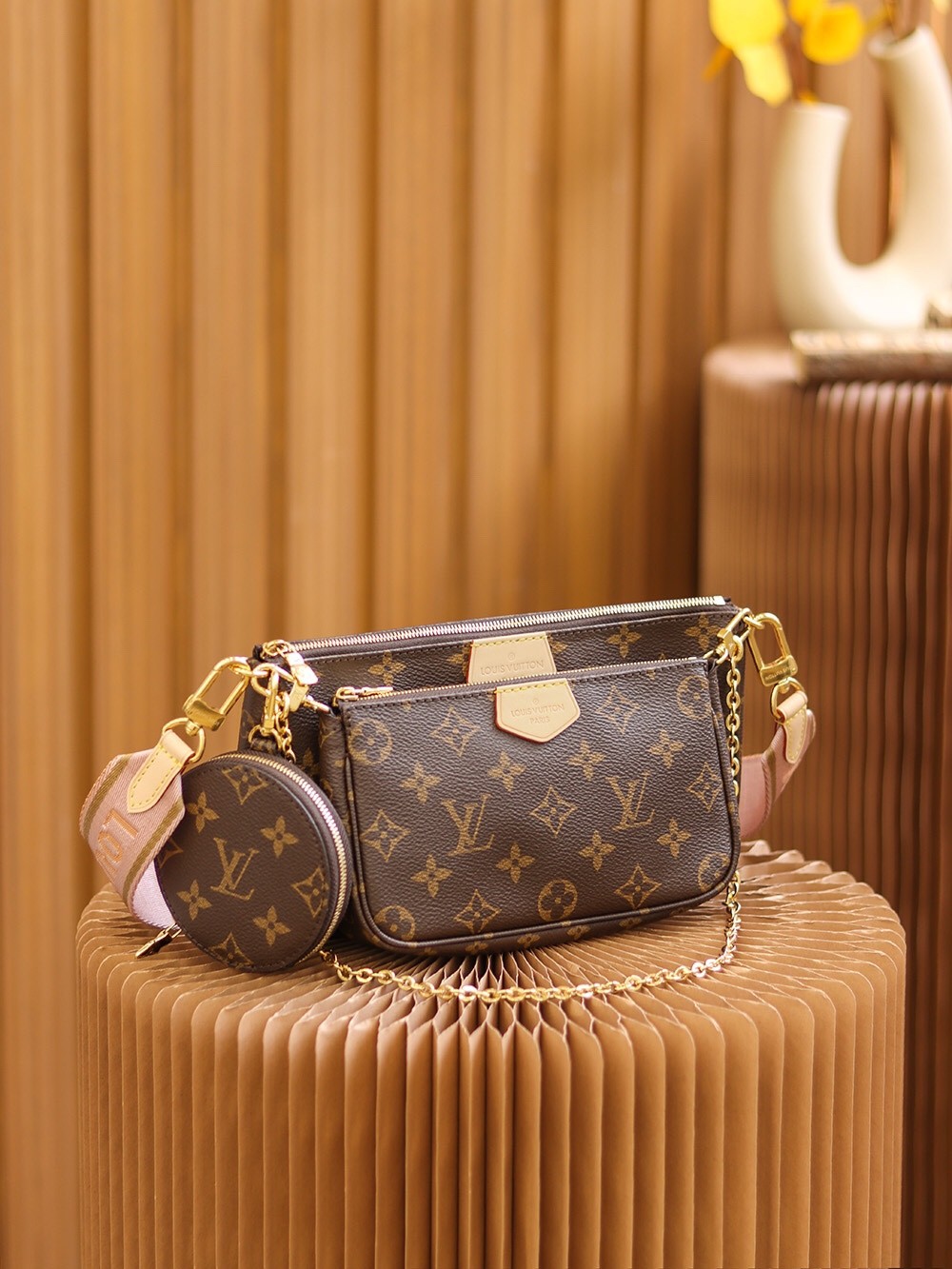 TOP version LV multi pochette leather bag