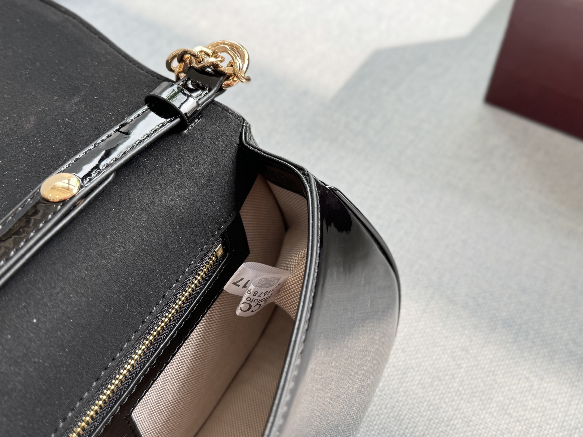 Gucci Blondie enamel chain bag