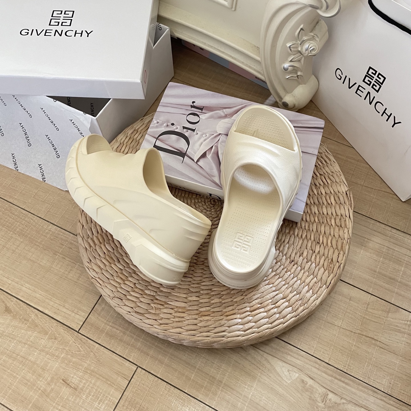 GIVENCHY Marshmallow Slides Thick-Sole Slides Wedge Heel Slides Thick-Sole