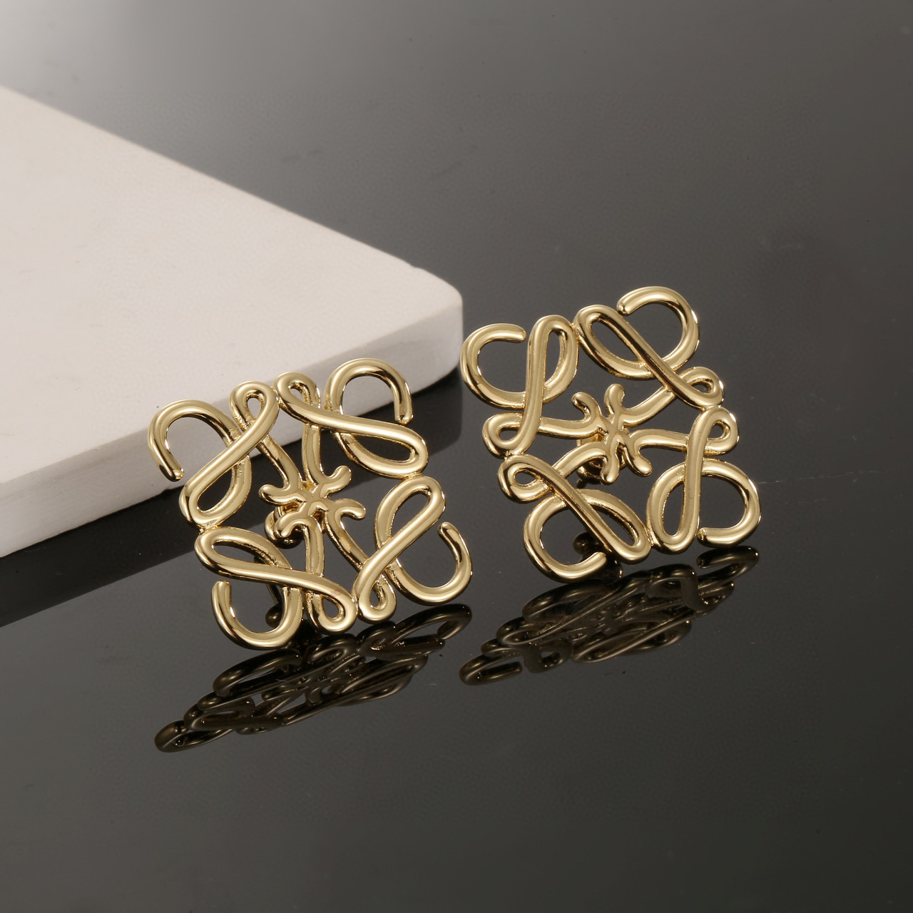 LOEWE golden earrings