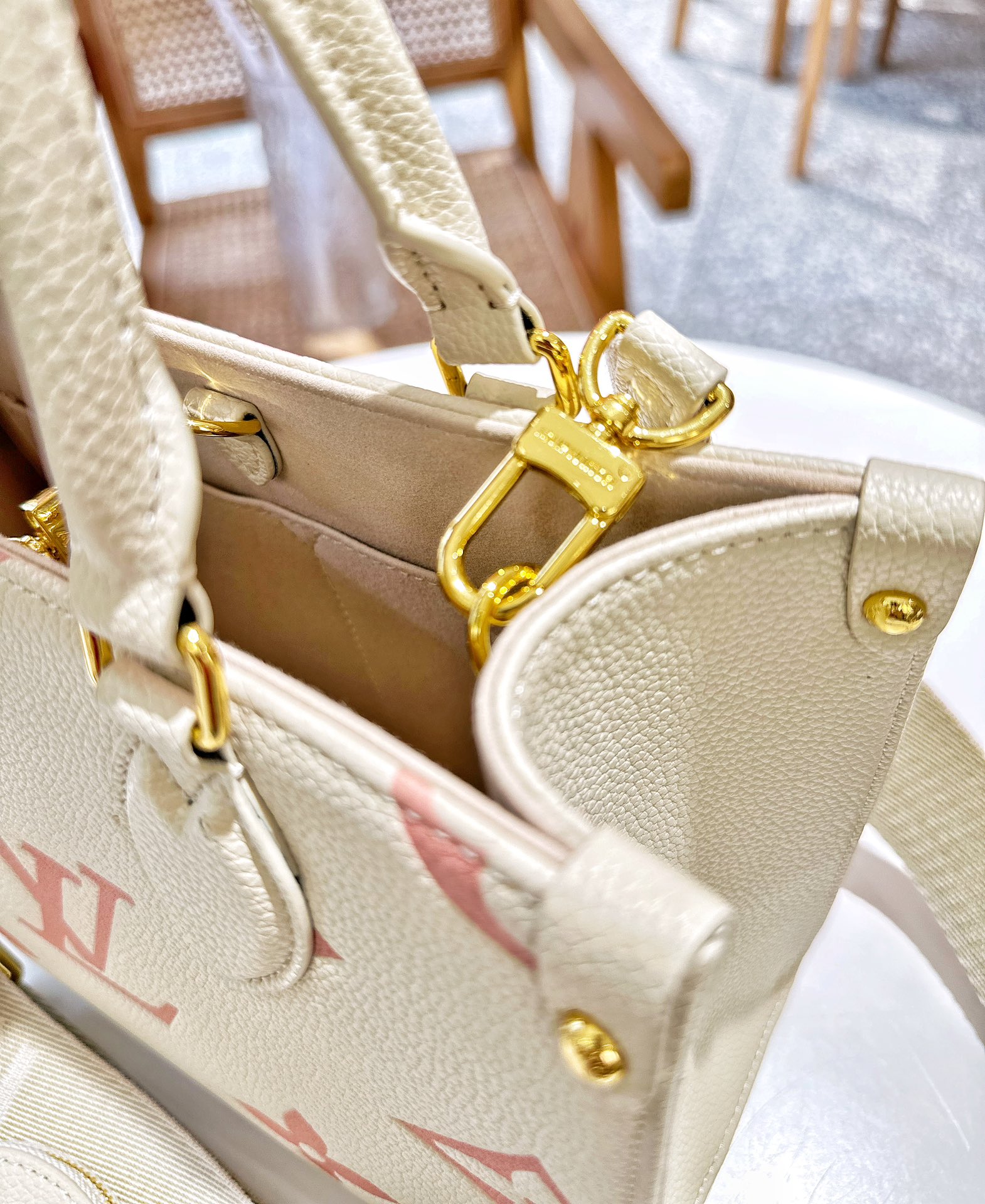 LV onthego Jungle Bag shoulder handbag