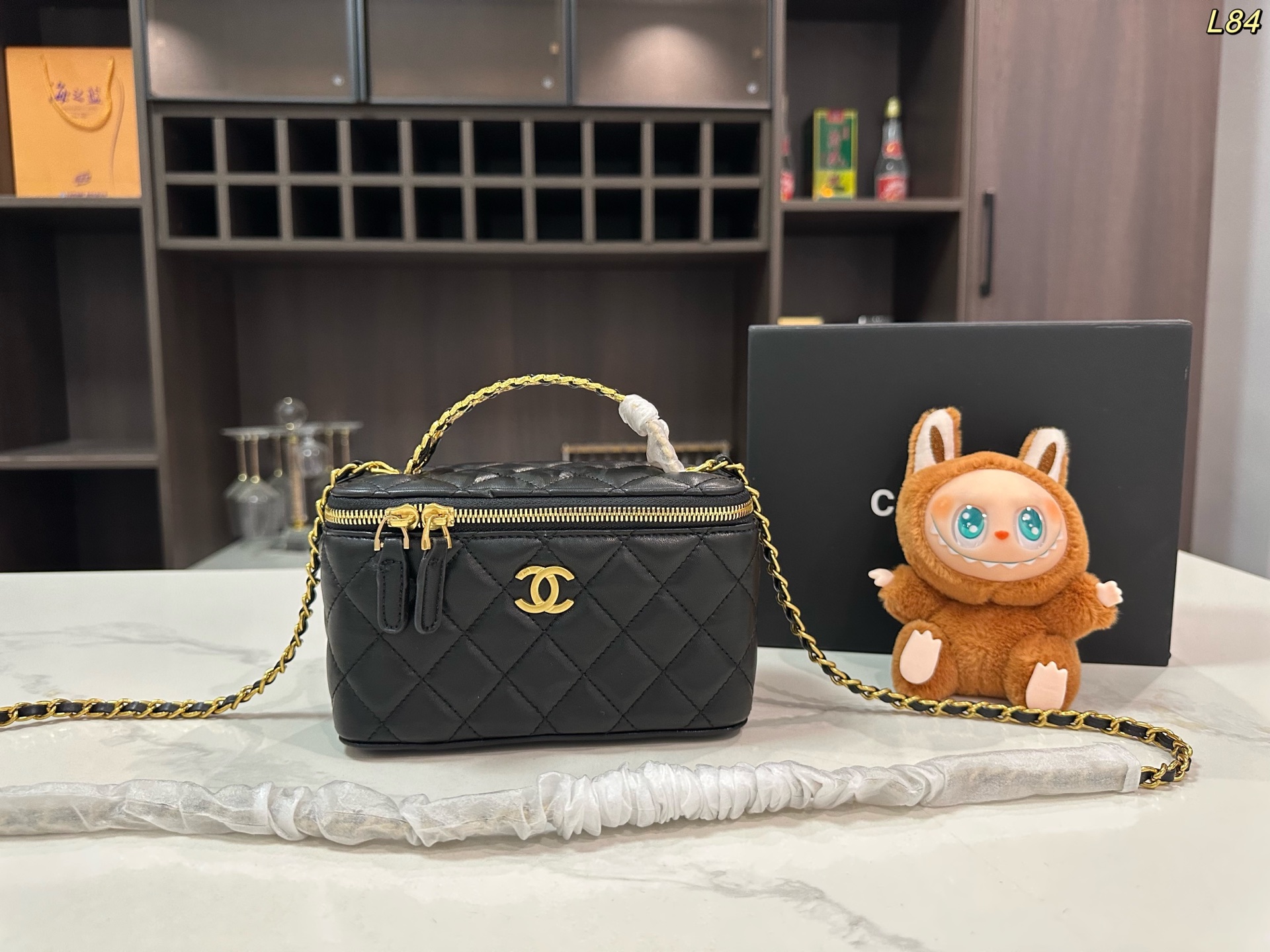 Chanel chain shoulder handbag