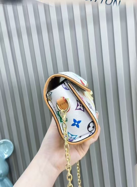 LV chain crossbody bag 8A