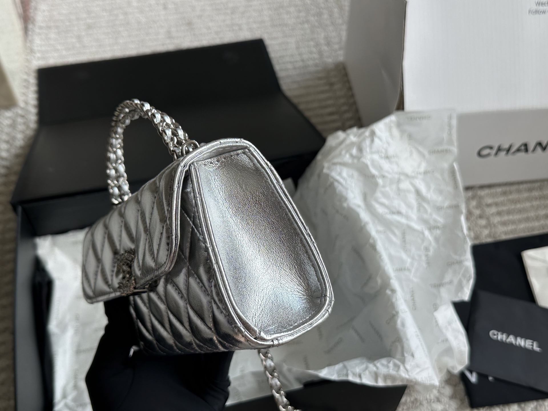 Chanel 23 Kelly phone shoulder bag