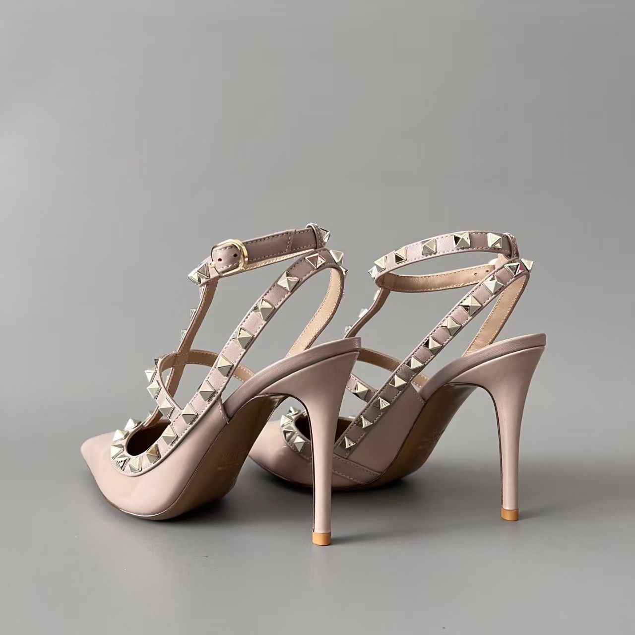Rostud Valentino patent leather studded high heels