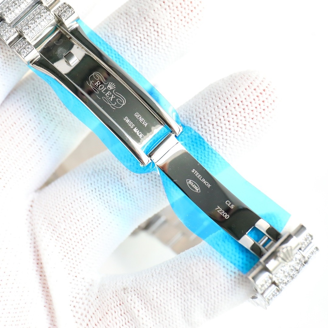 SJ NK1 Star-shaped watch with diamonds