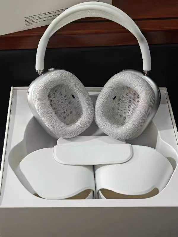 Top version of AIR PODS MAX