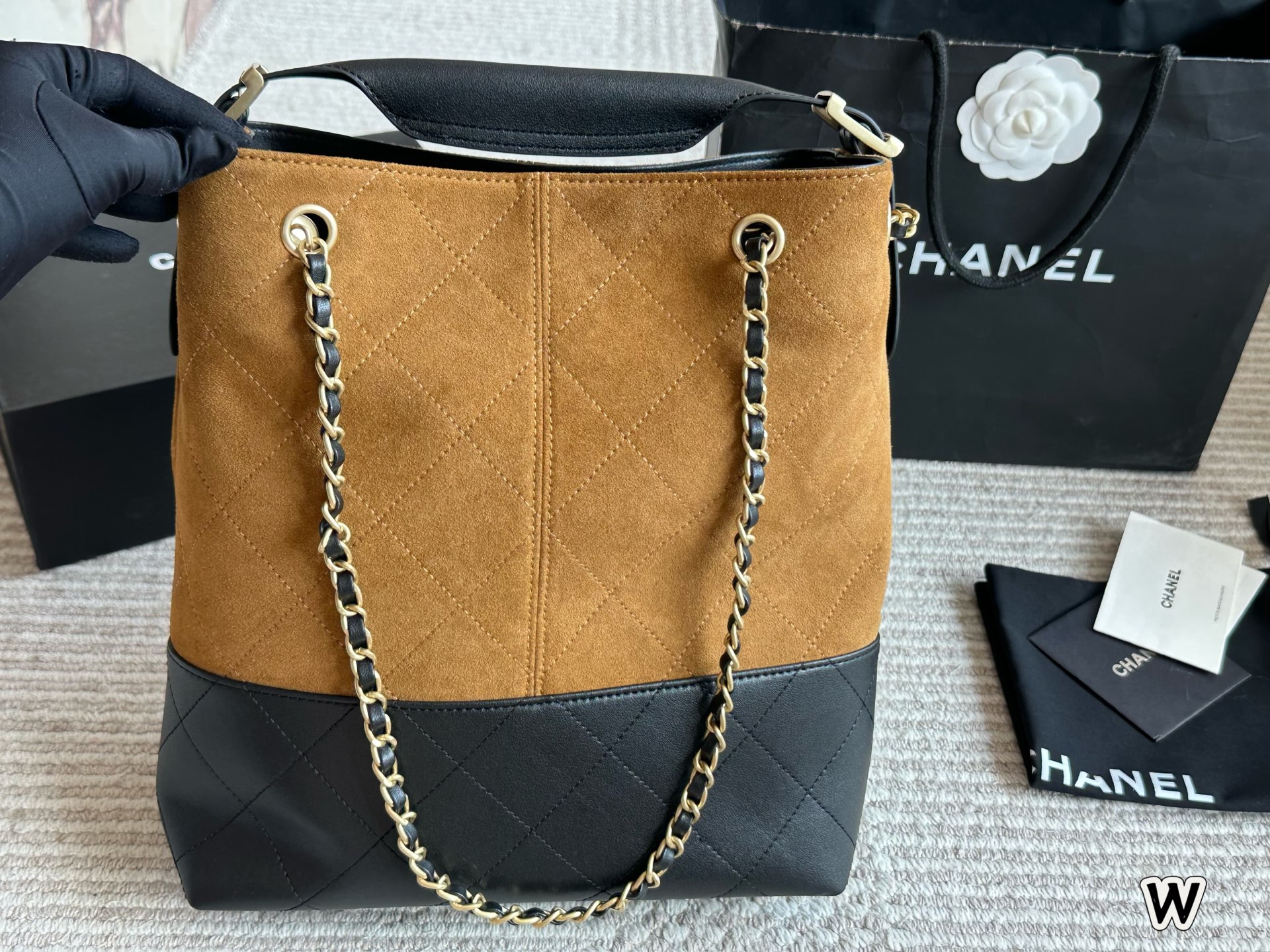 Chanel chain crossbody handbag