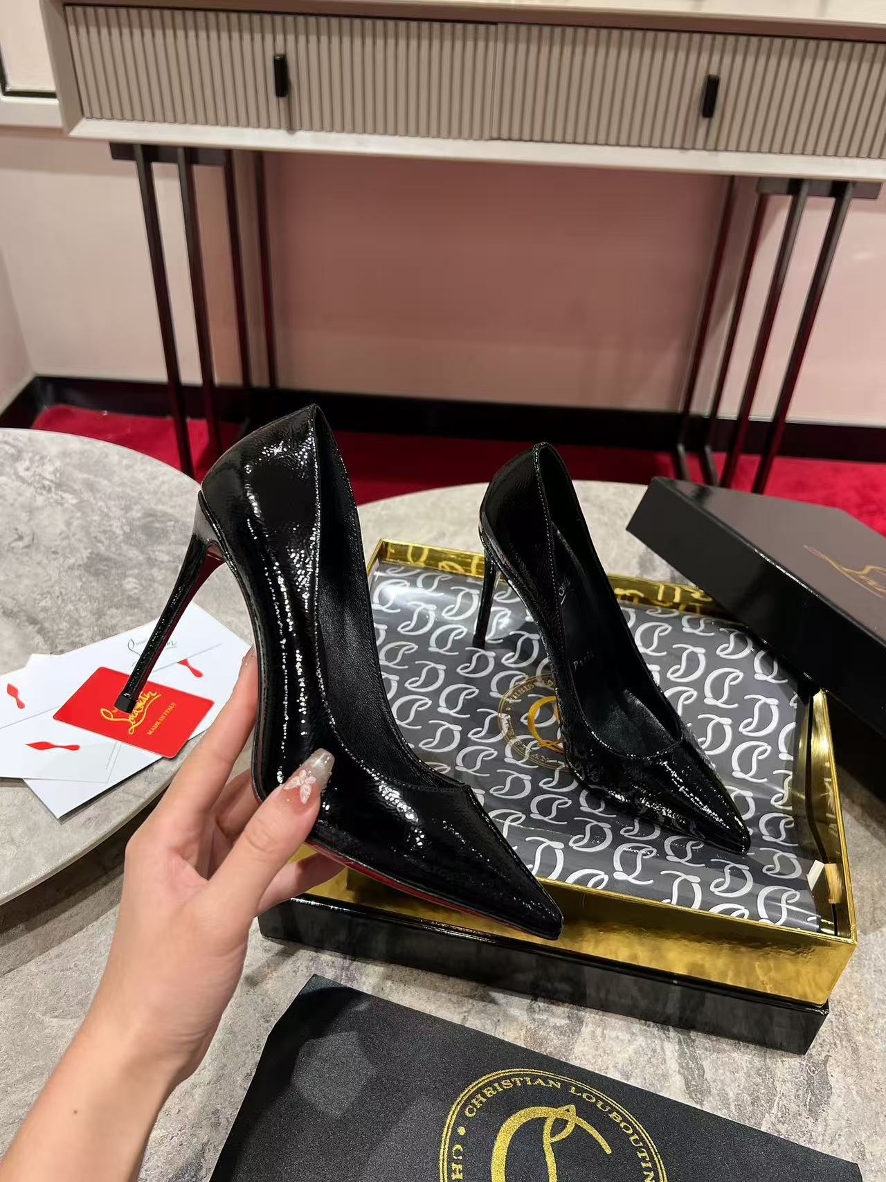 CL Red-soled high heels