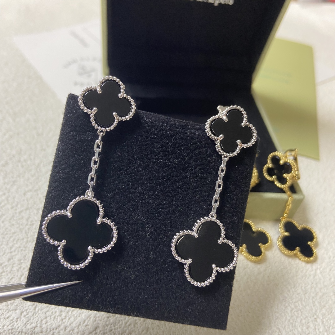Van Cleef & Arpels Earrings Four Leaf Clover ear stud