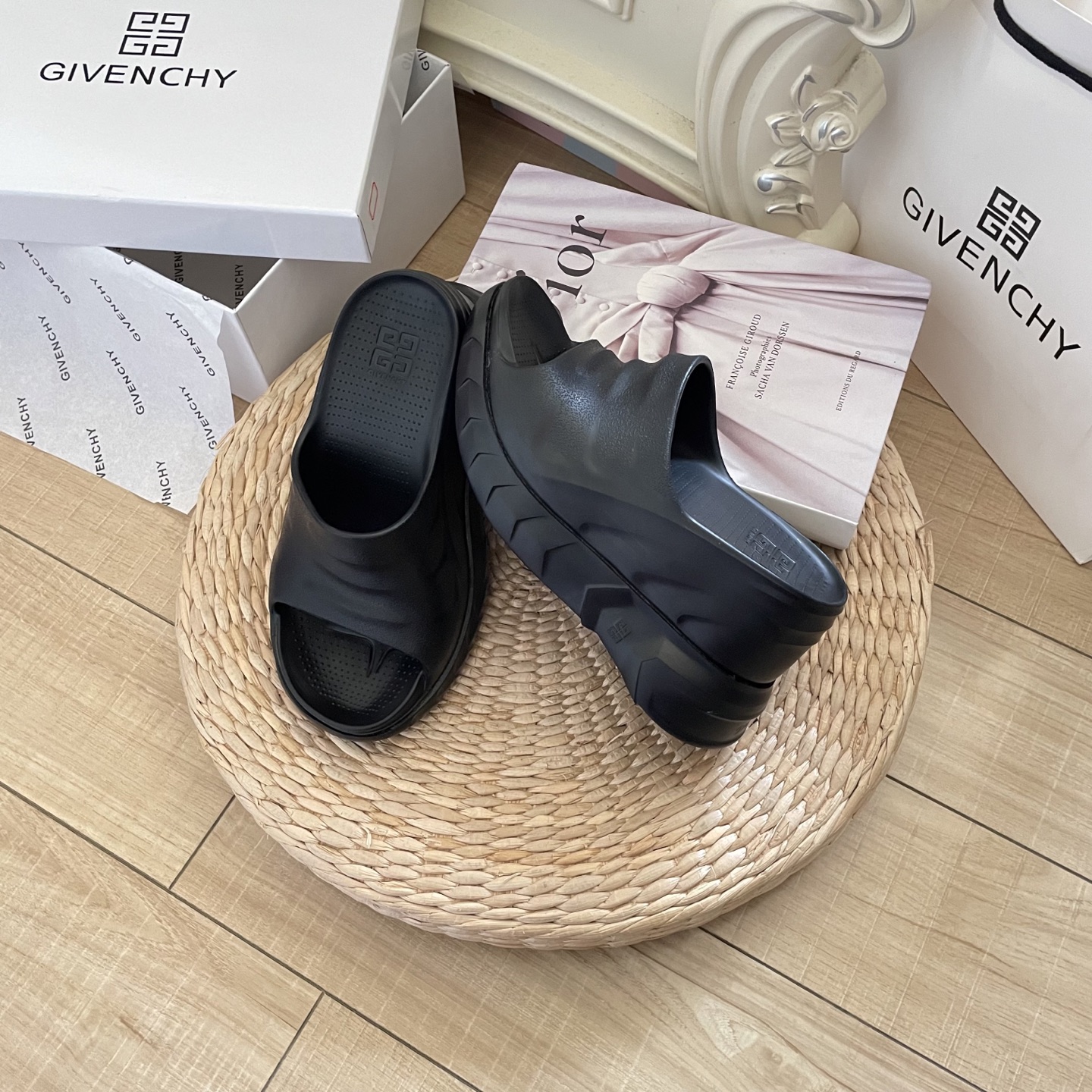 GIVENCHY Marshmallow Slides Thick-Sole Slides Wedge Heel Slides Thick-Sole