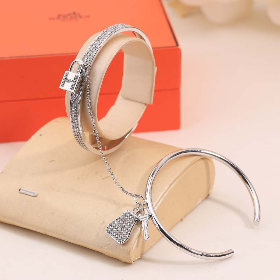 Hermes H bracelet full of diamonds