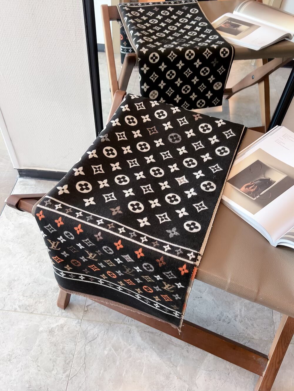 LV Louis Vuitton high-end scarf