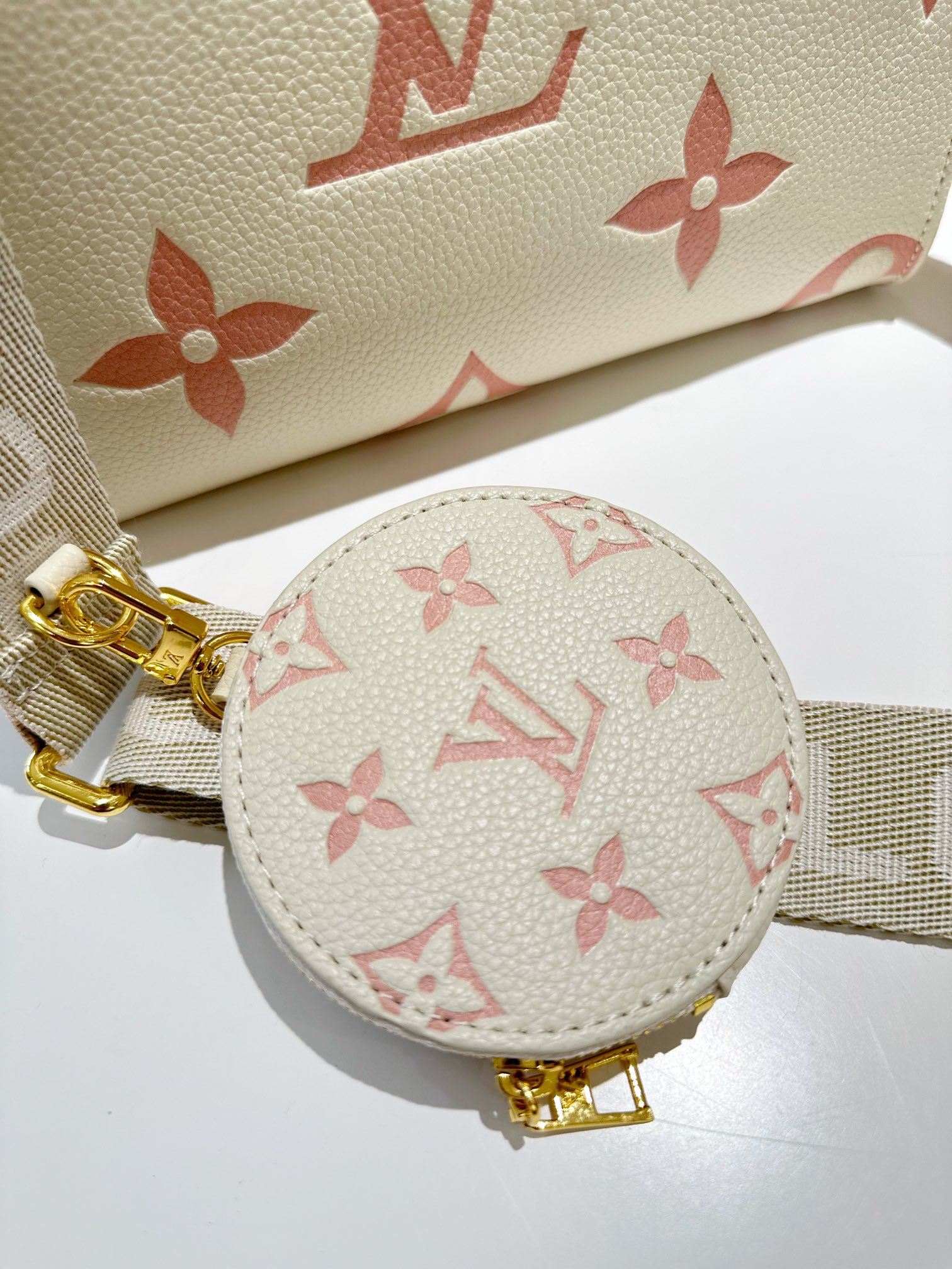 LV onthego Jungle Bag shoulder handbag