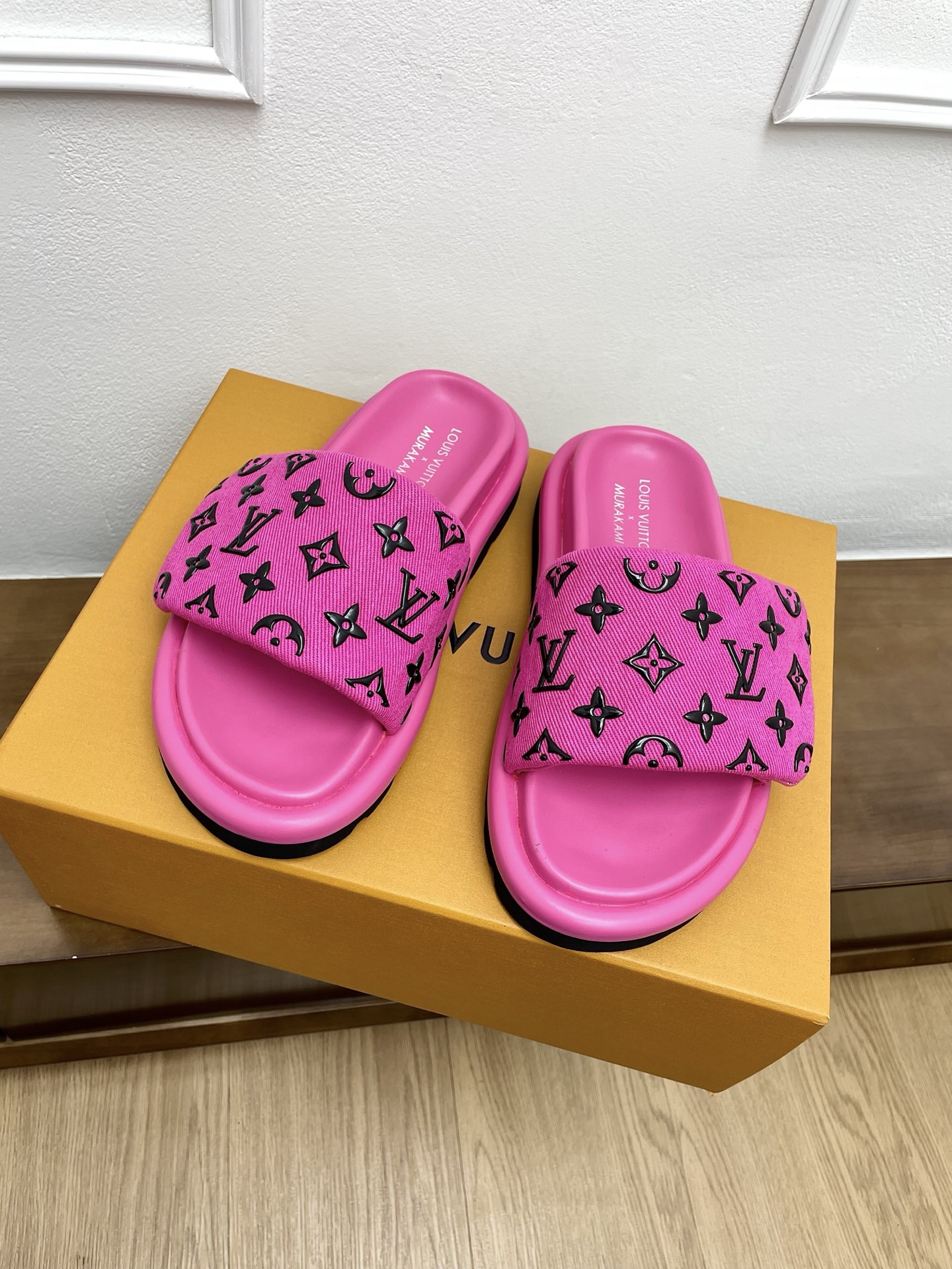 Top version LV slippers unisex