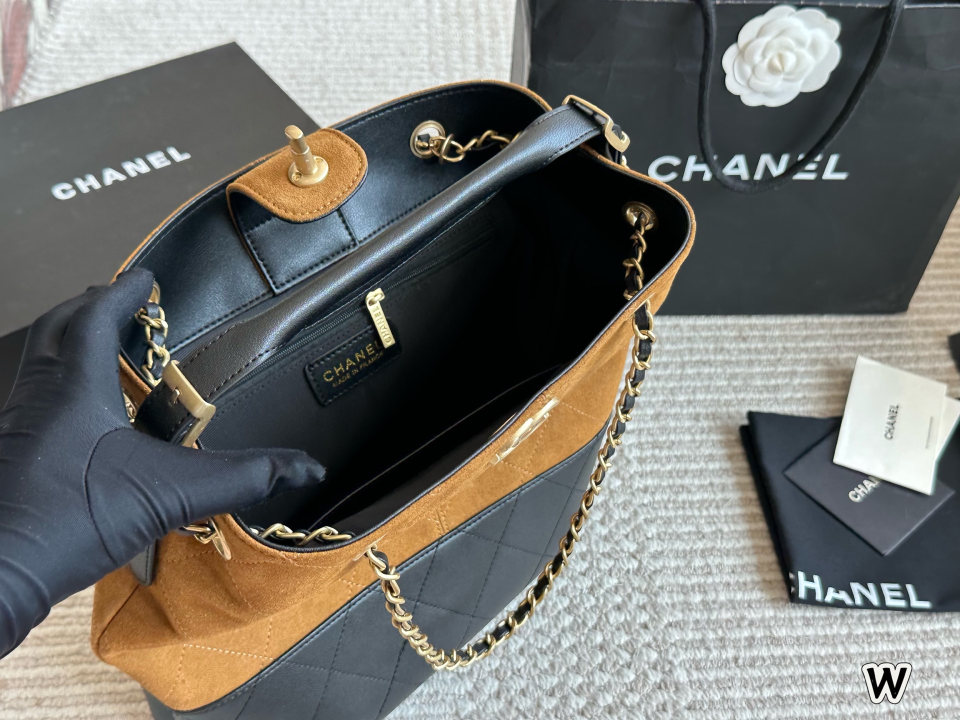 Chanel chain crossbody handbag